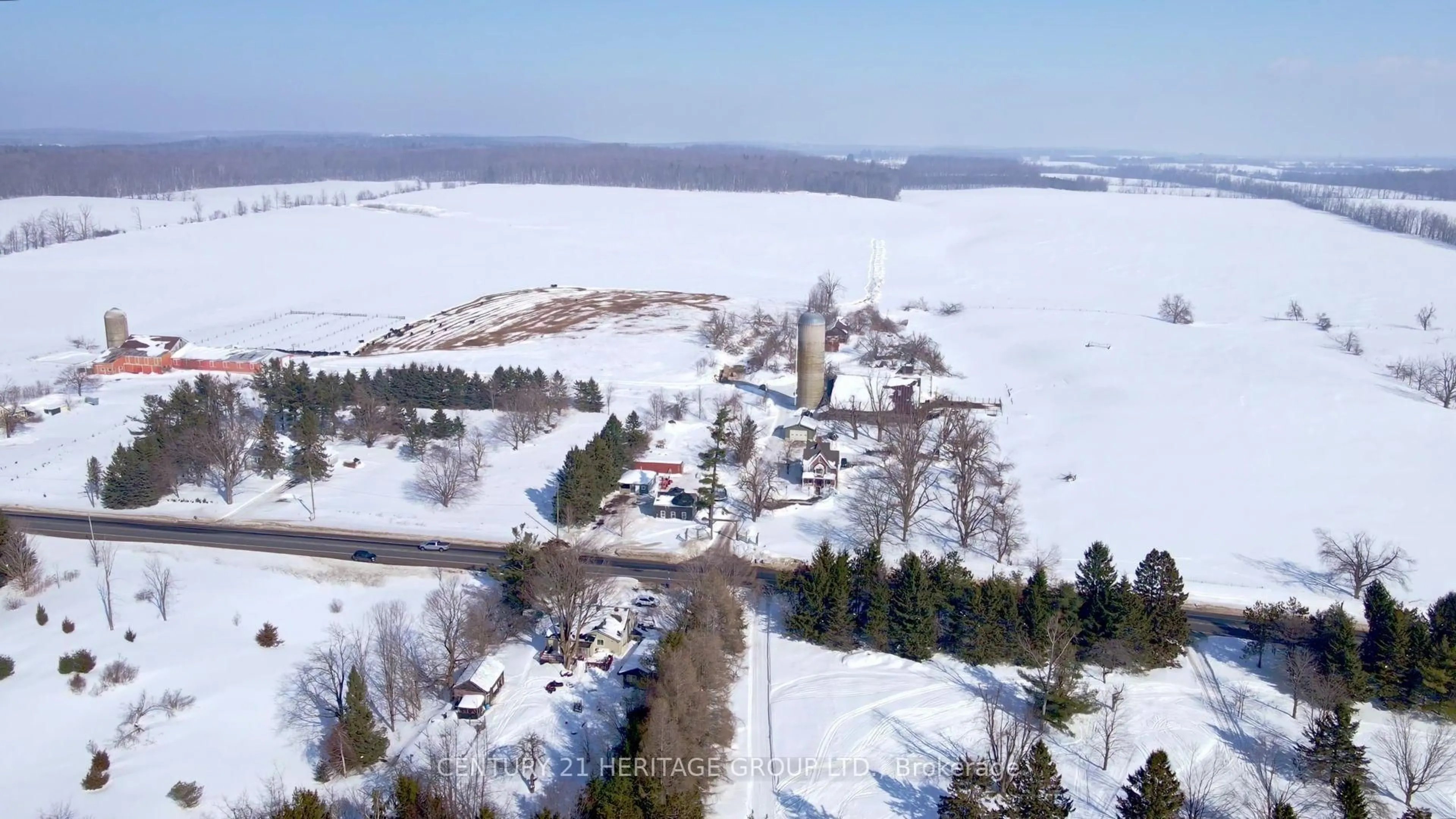 A pic from outside/outdoor area/front of a property/back of a property/a pic from drone, unknown for 1945 Penetanguishene Rd, Oro-Medonte Ontario L4M 4Y8