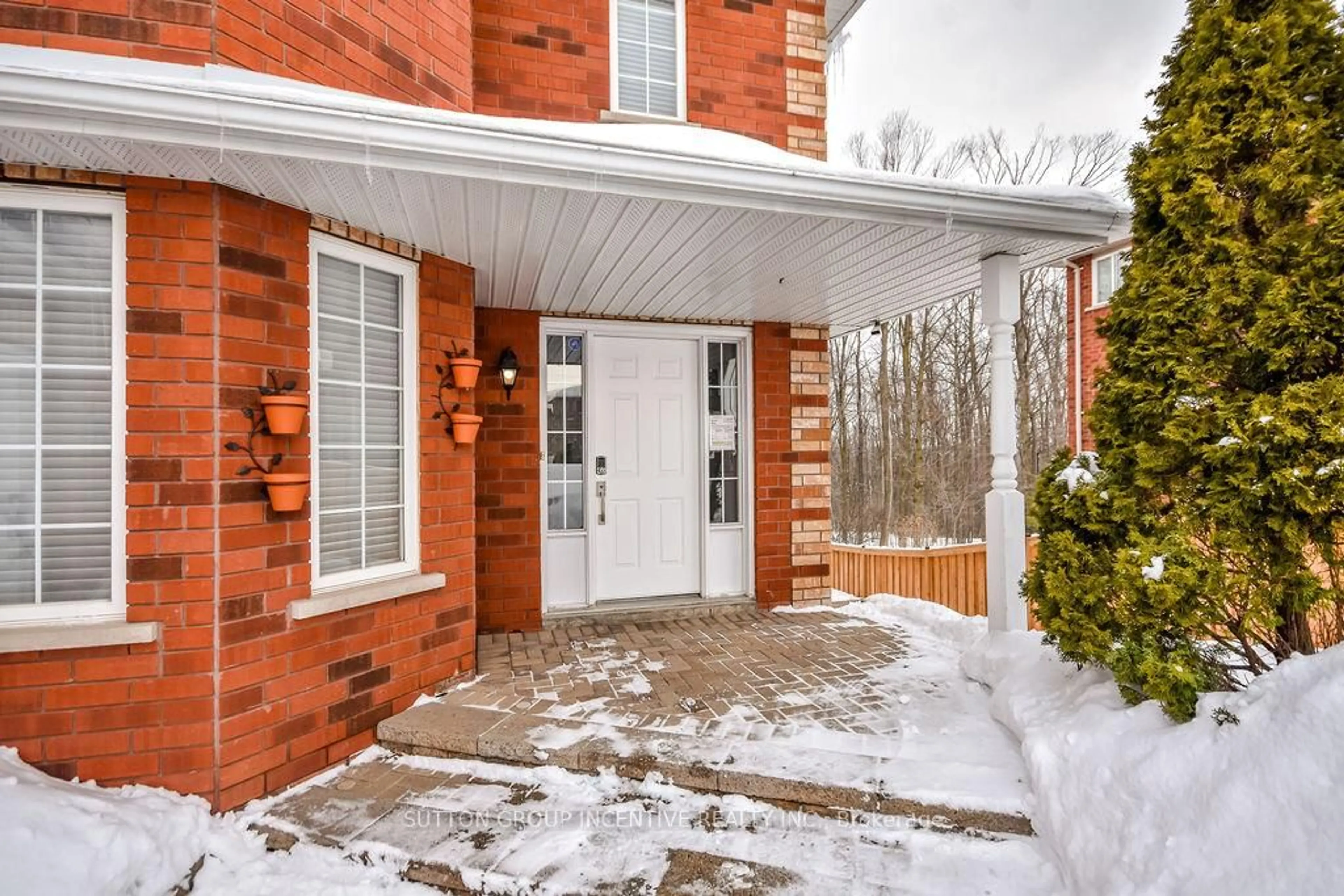 Indoor entryway for 36 Nicklaus Dr, Barrie Ontario L4M 6W5