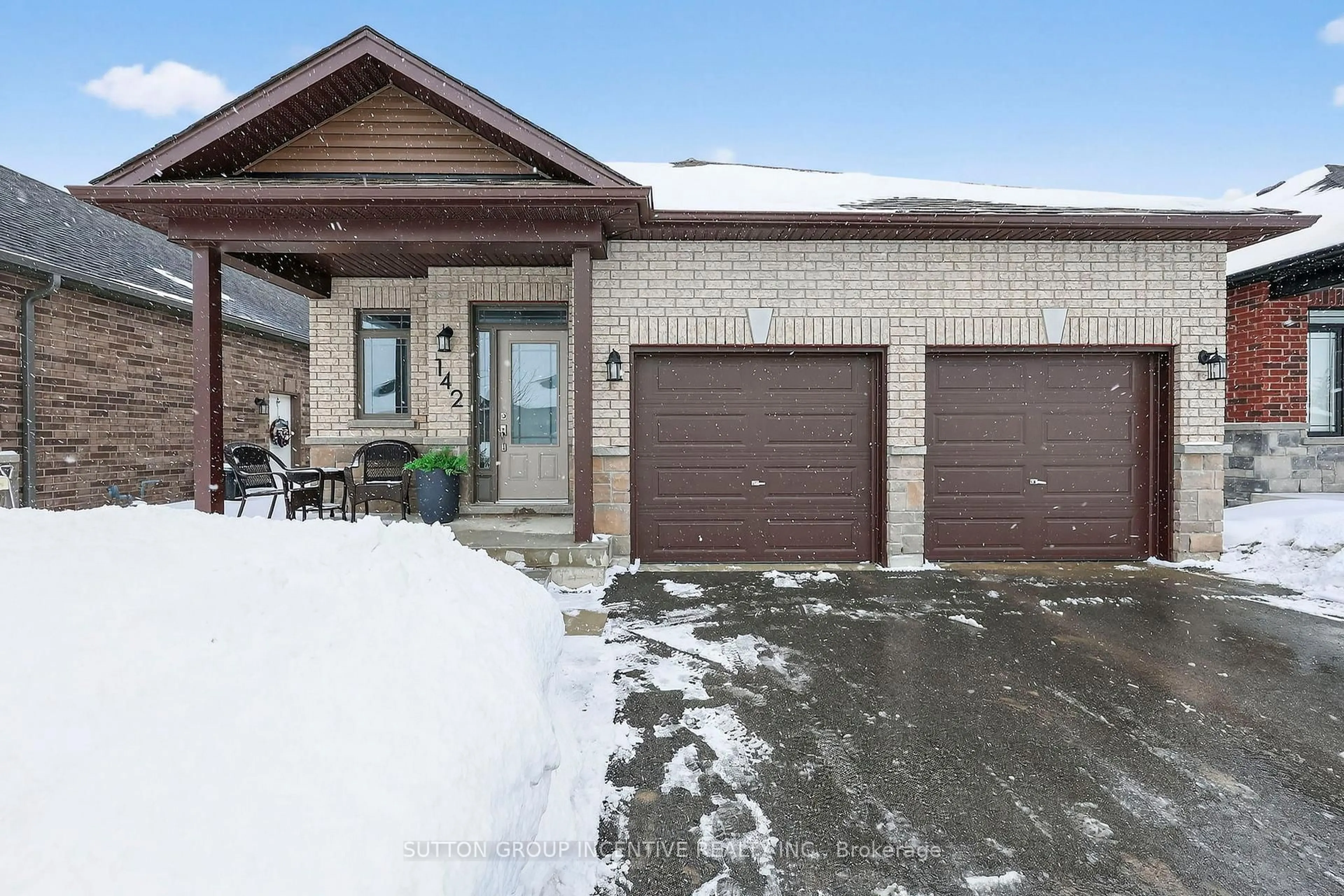 Home with brick exterior material, street for 142 Ritchie Cres, Springwater Ontario L0L 1P0