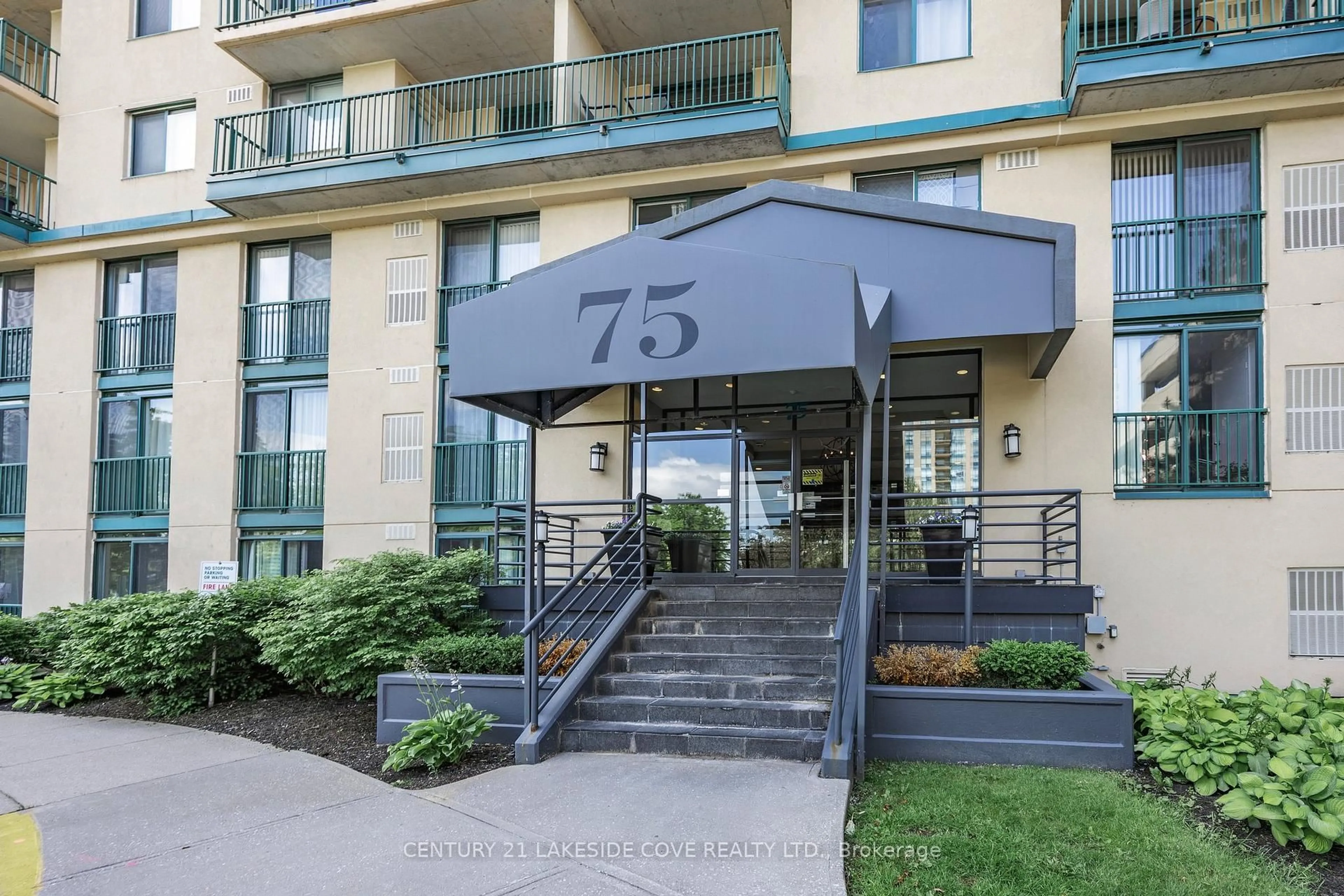 Indoor foyer for 75 Ellen St #711, Barrie Ontario L4N 7R6