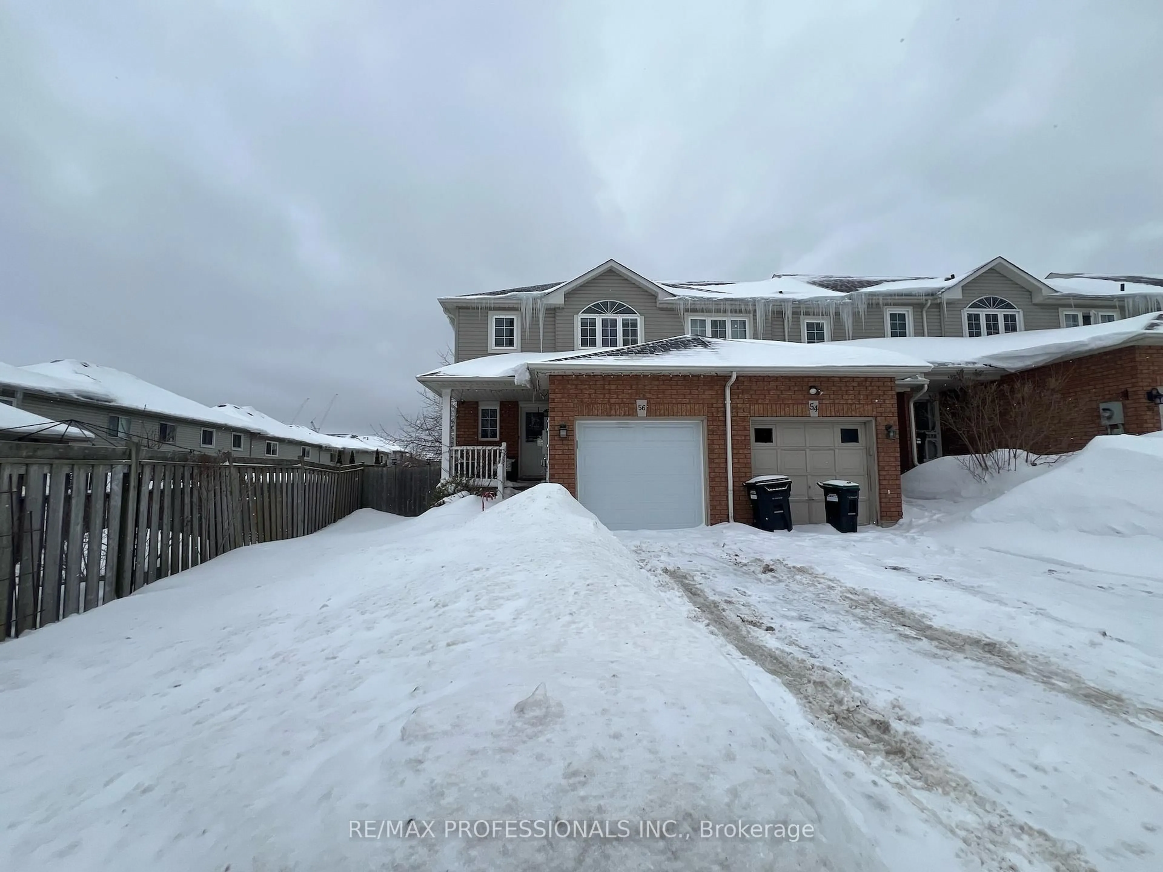 A pic from outside/outdoor area/front of a property/back of a property/a pic from drone, street for 56 Beacon Rd, Barrie Ontario L4N 9J8