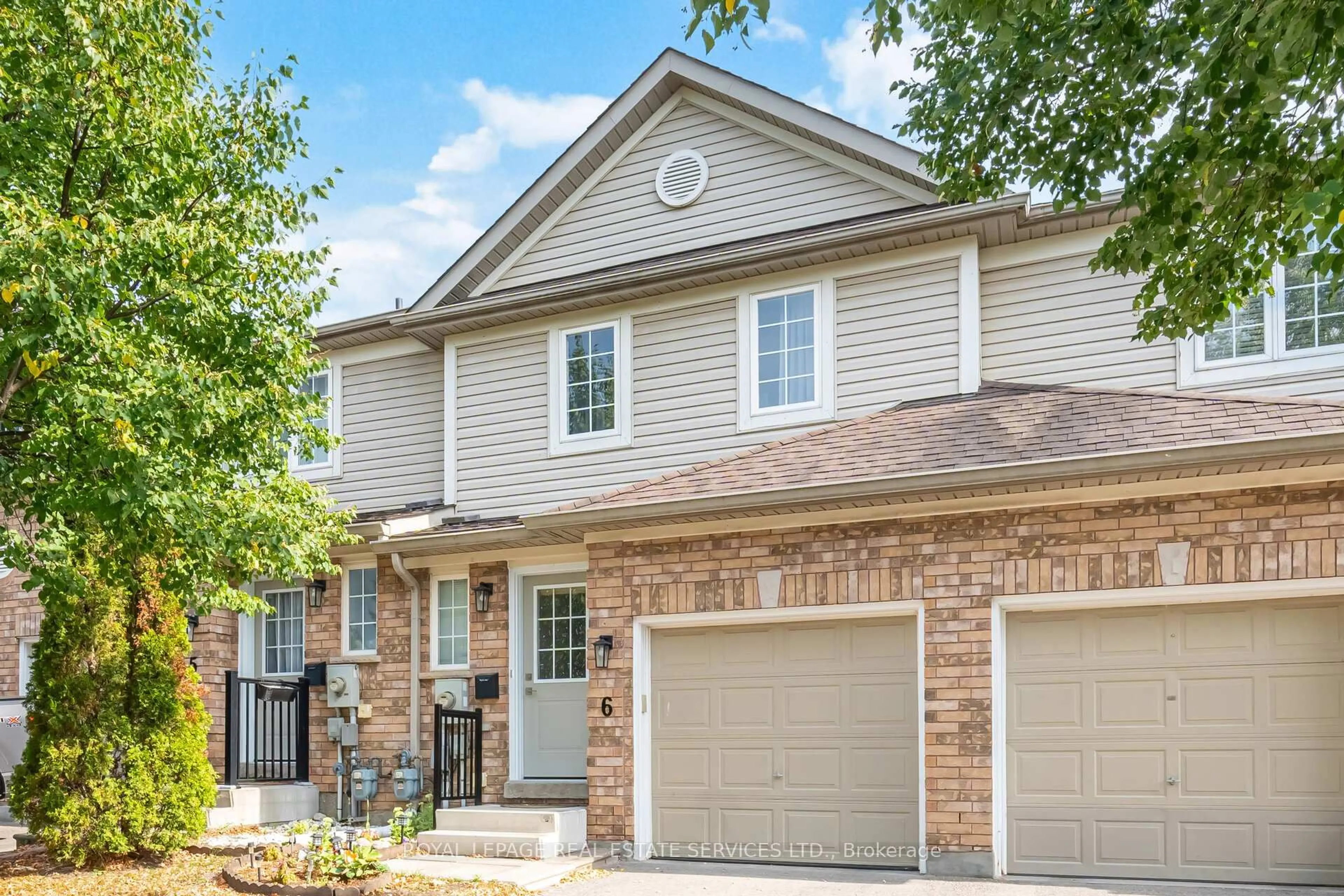 Home with brick exterior material, street for 430 Mapleview Dr #6, Barrie Ontario L4N 0H4