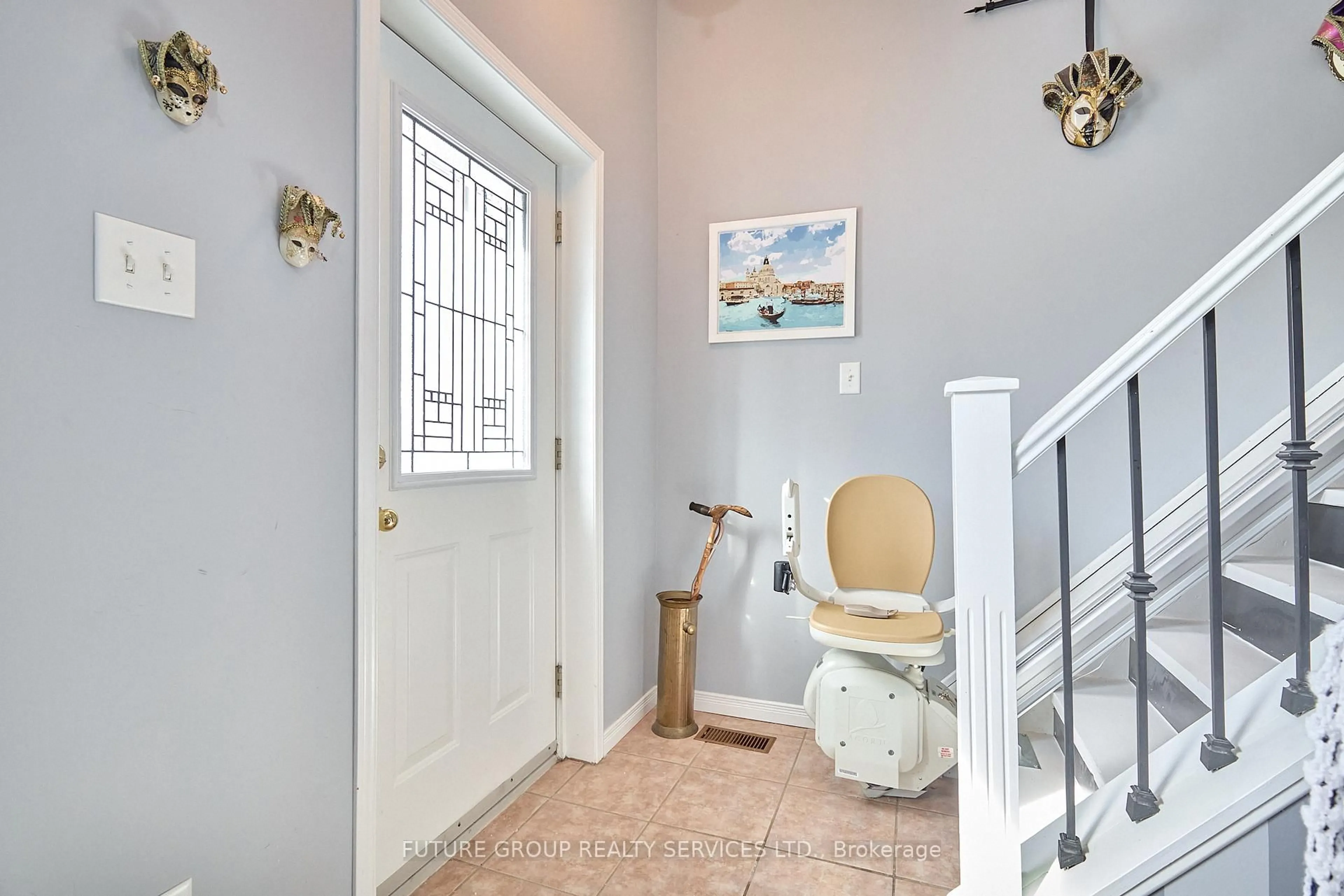 Indoor entryway for 358 LITTLE Ave #20, Barrie Ontario L4N 2Z6