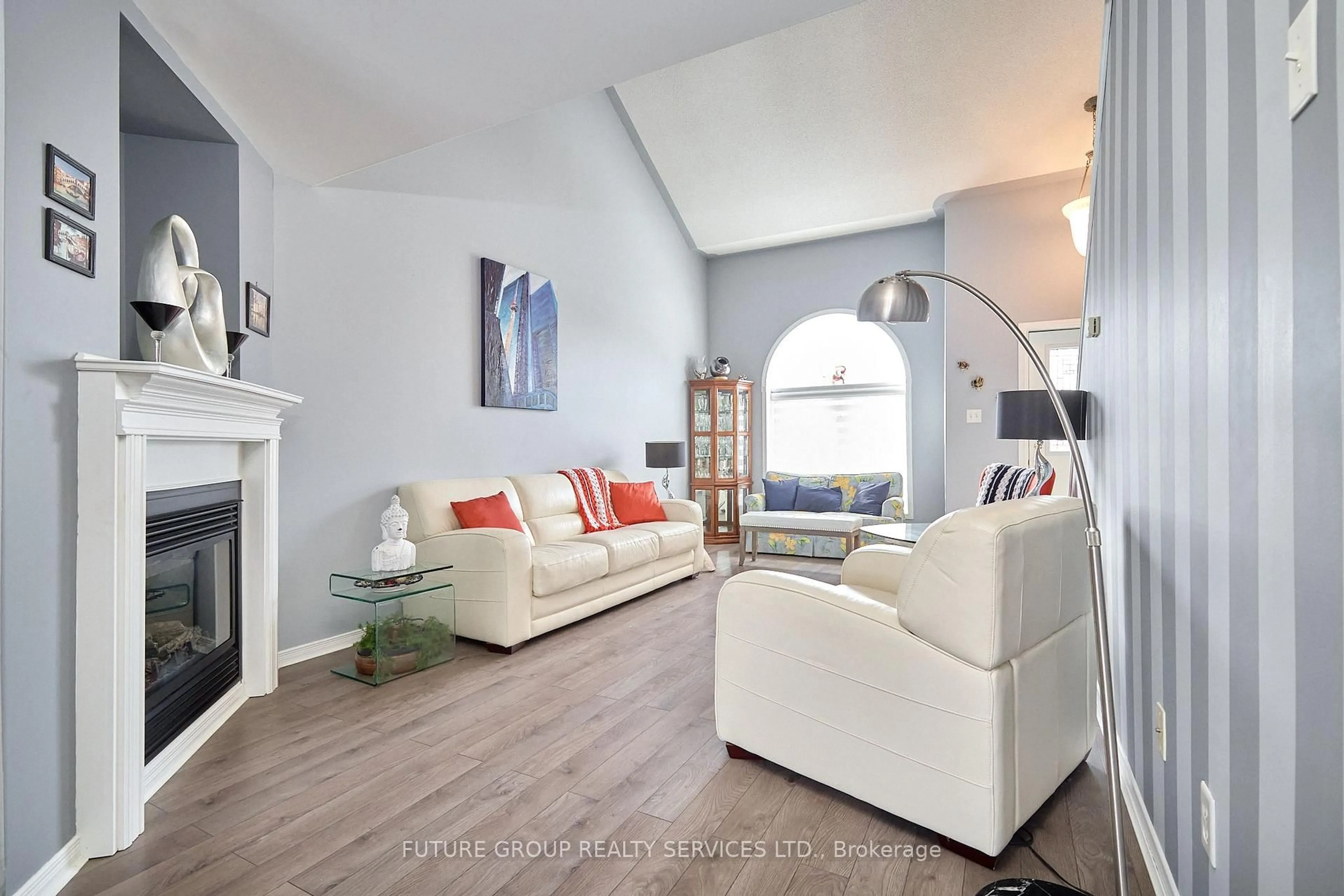 Living room with furniture, unknown for 358 LITTLE Ave #20, Barrie Ontario L4N 2Z6