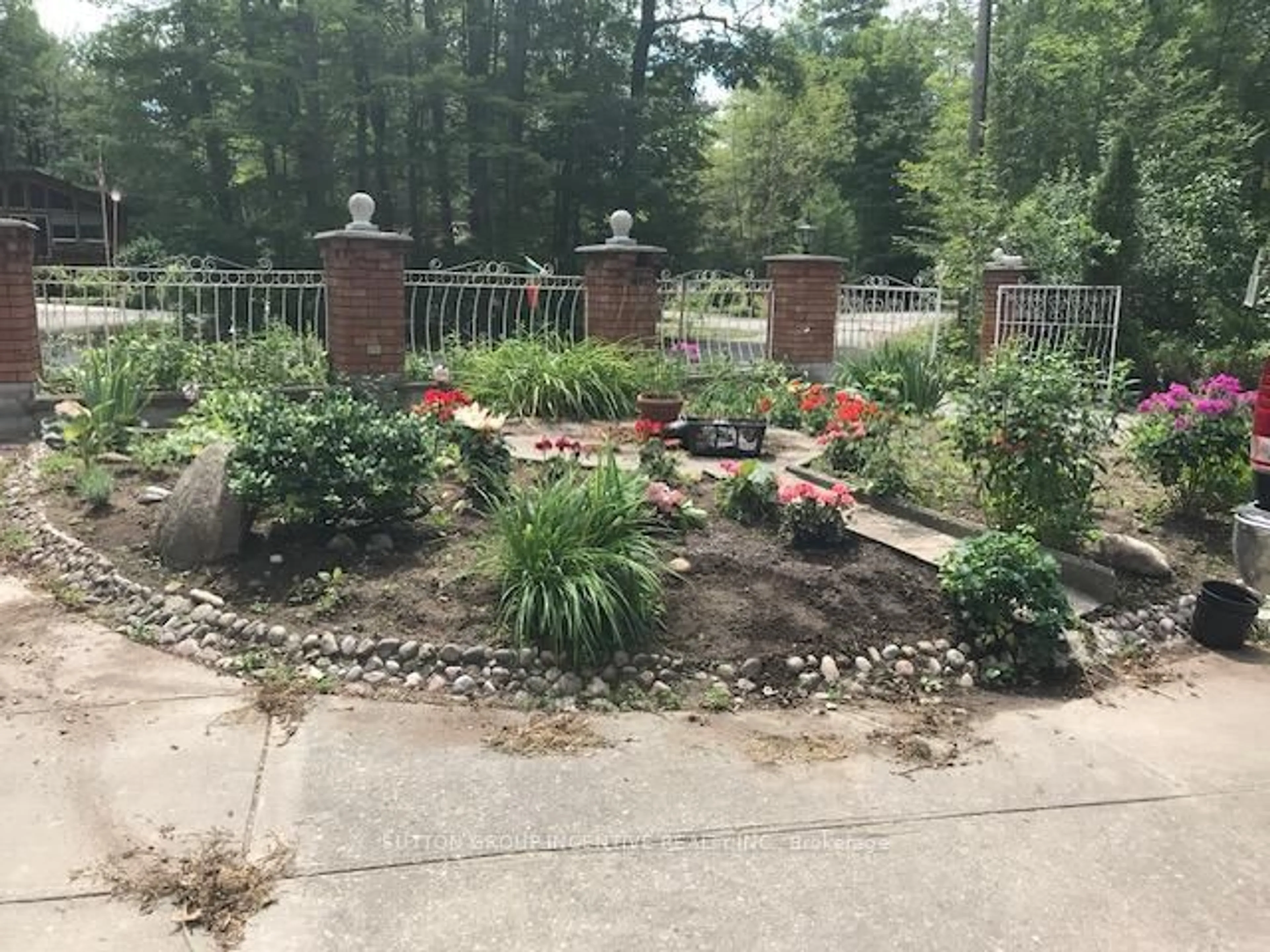 Patio, unknown for 10 Celestine Crt, Tiny Ontario L9M 0H3