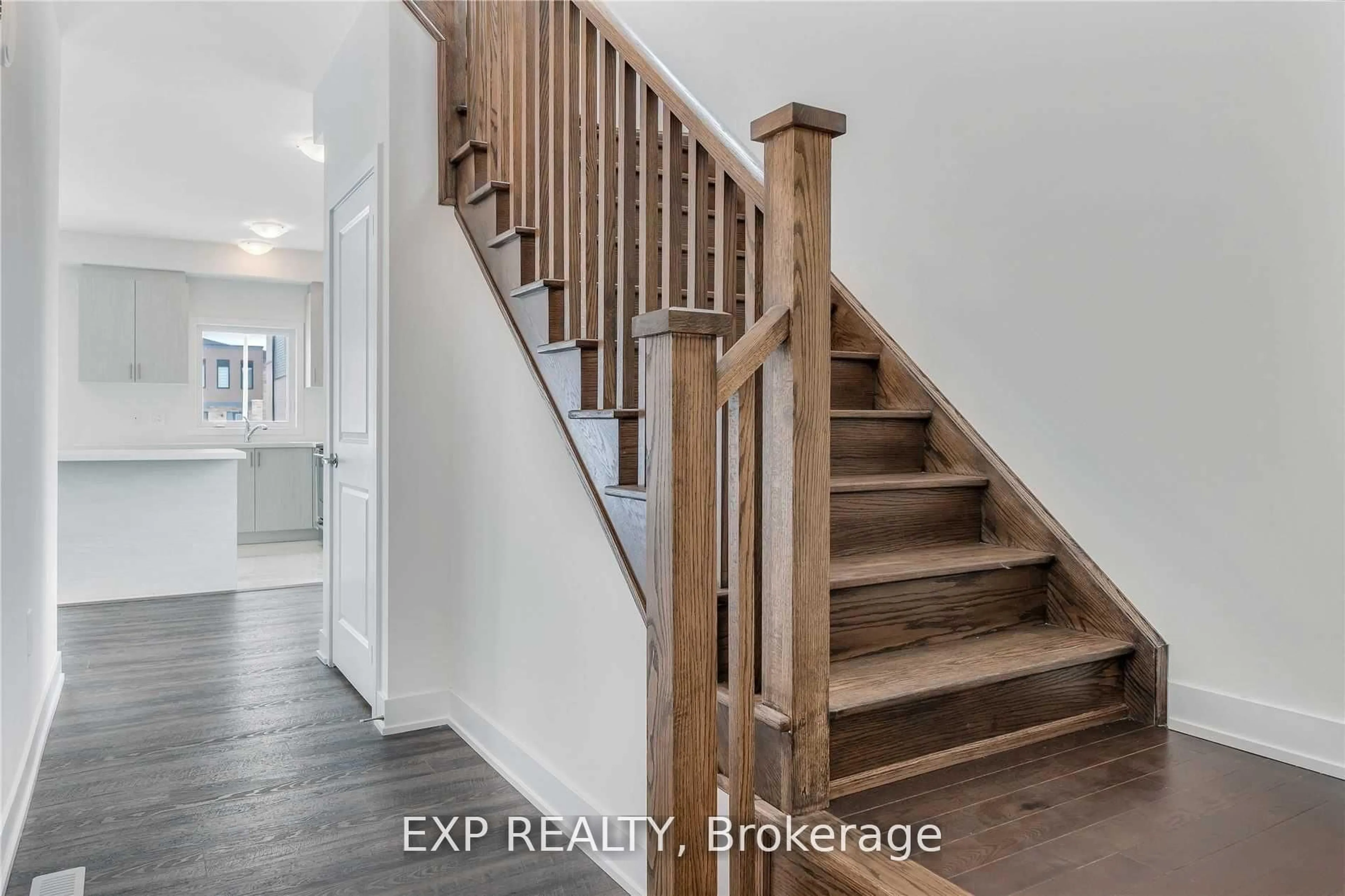 Indoor entryway for 11 Evergreen Terr, Barrie Ontario L9J 0M6