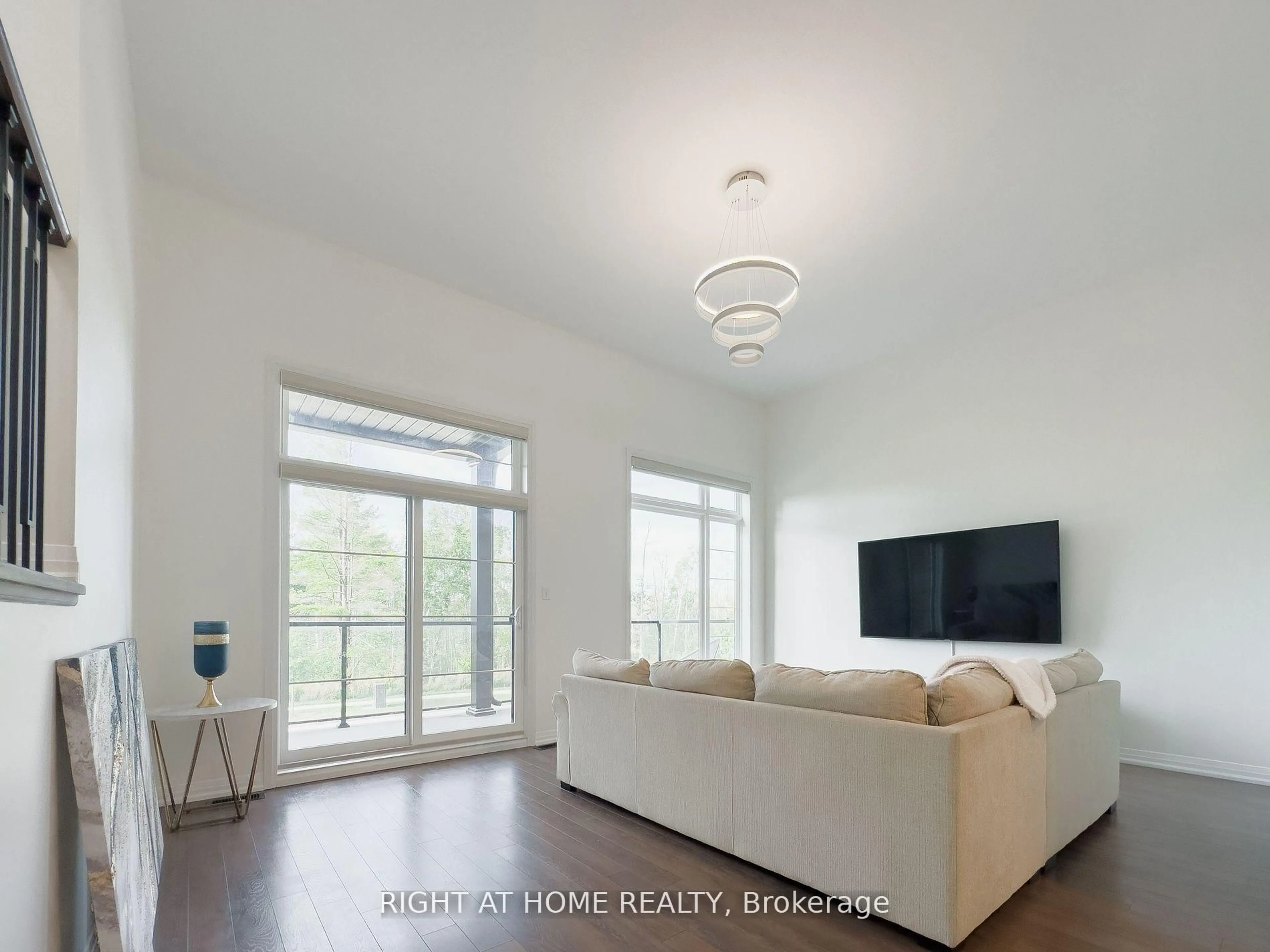 Unknown for 8 Greenwich St, Barrie Ontario L4N 7R1