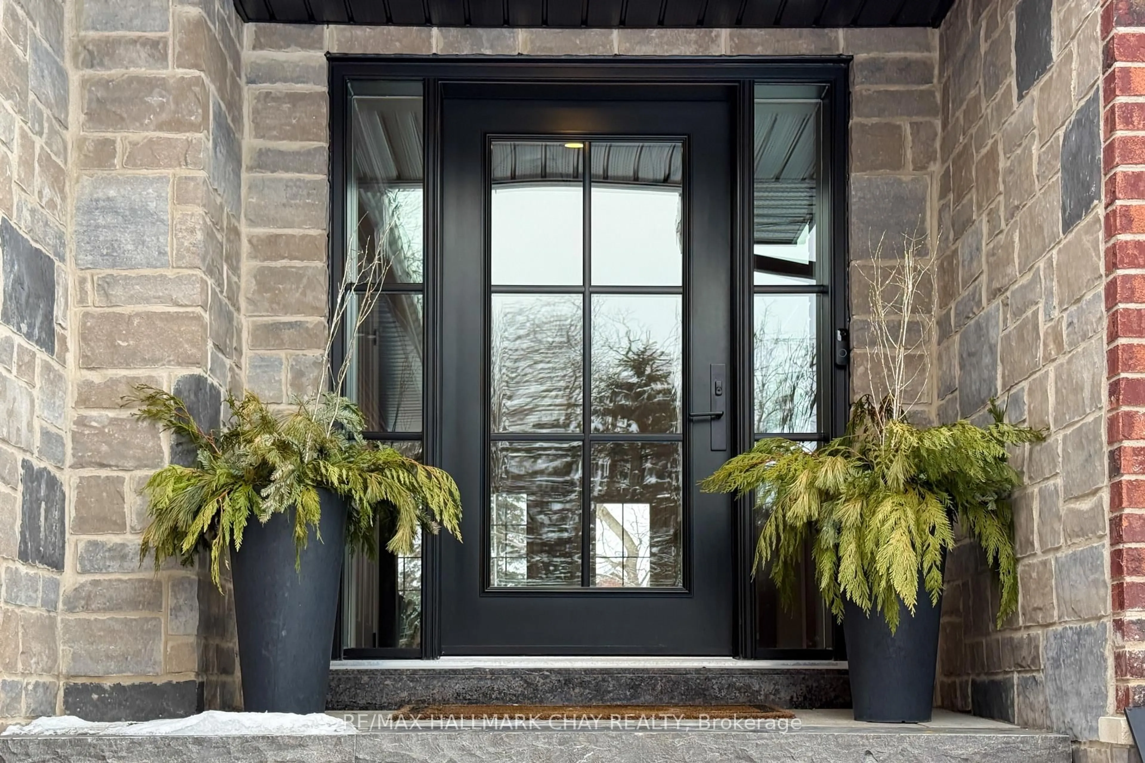 Indoor entryway for 32 Forest Hill Dr, Springwater Ontario L0L 1X0