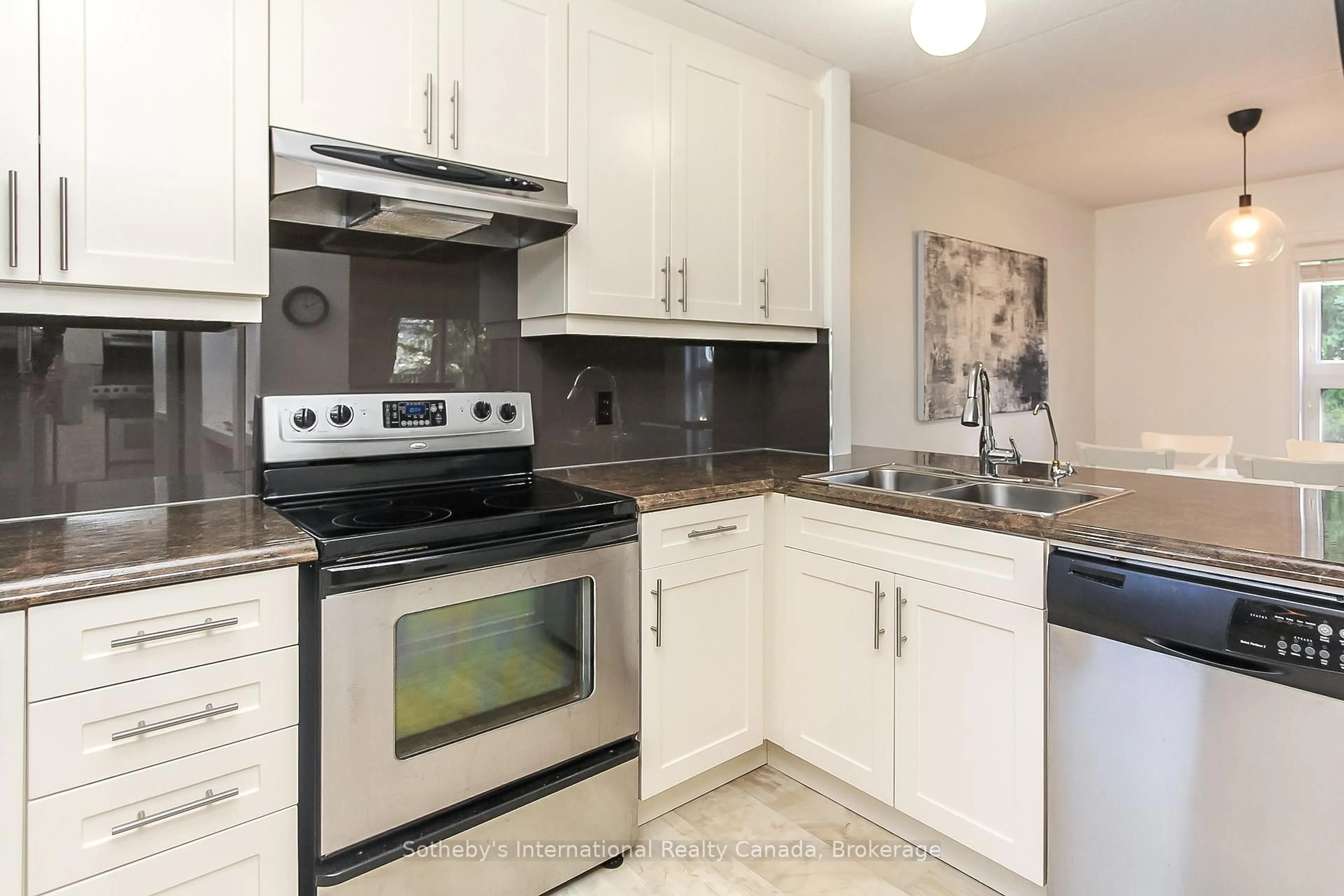 Standard kitchen, unknown for 411 Mariners Way, Collingwood Ontario L9Y 5C7