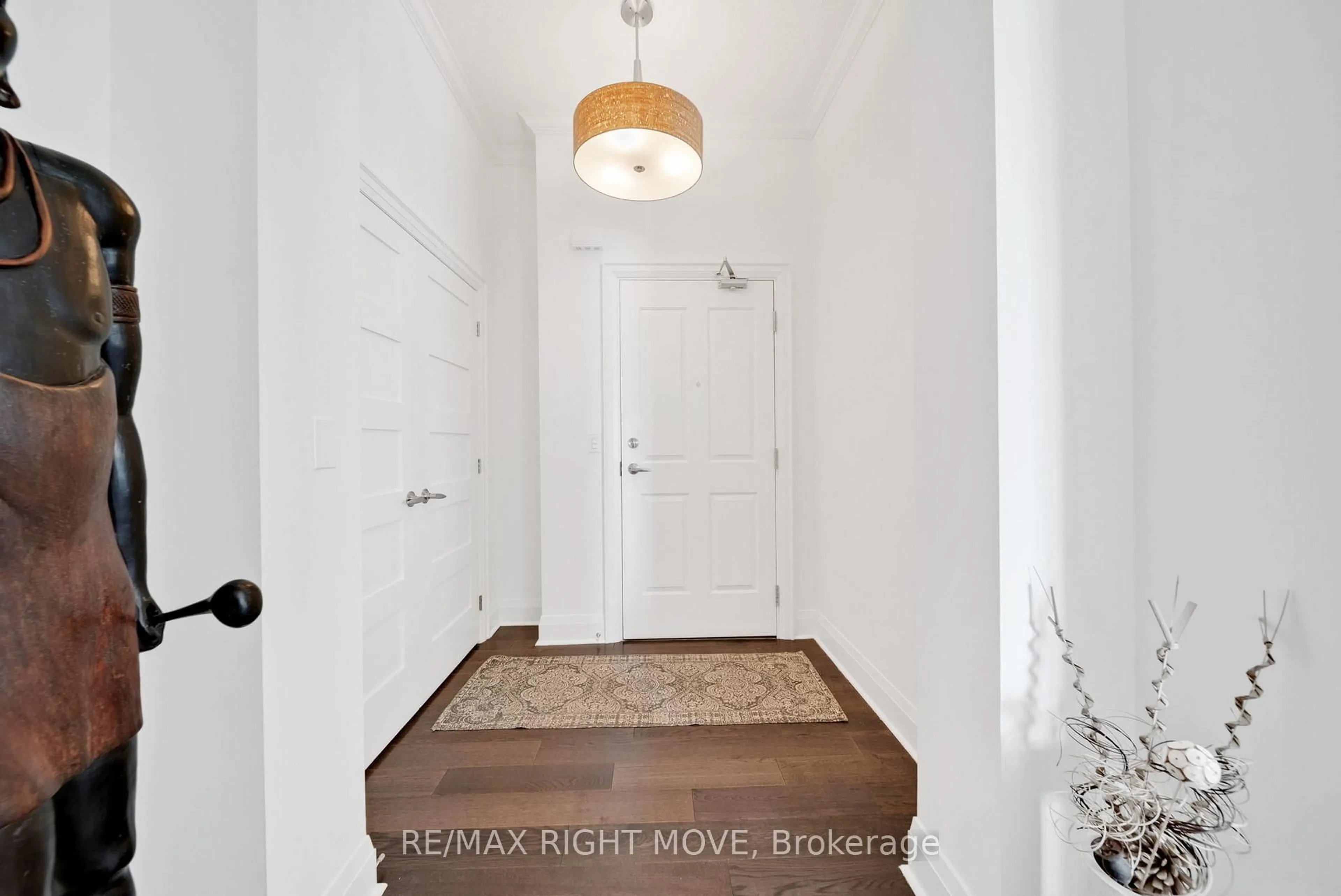 Indoor entryway for 354 Atherley Rd #807, Orillia Ontario L3V 0B8