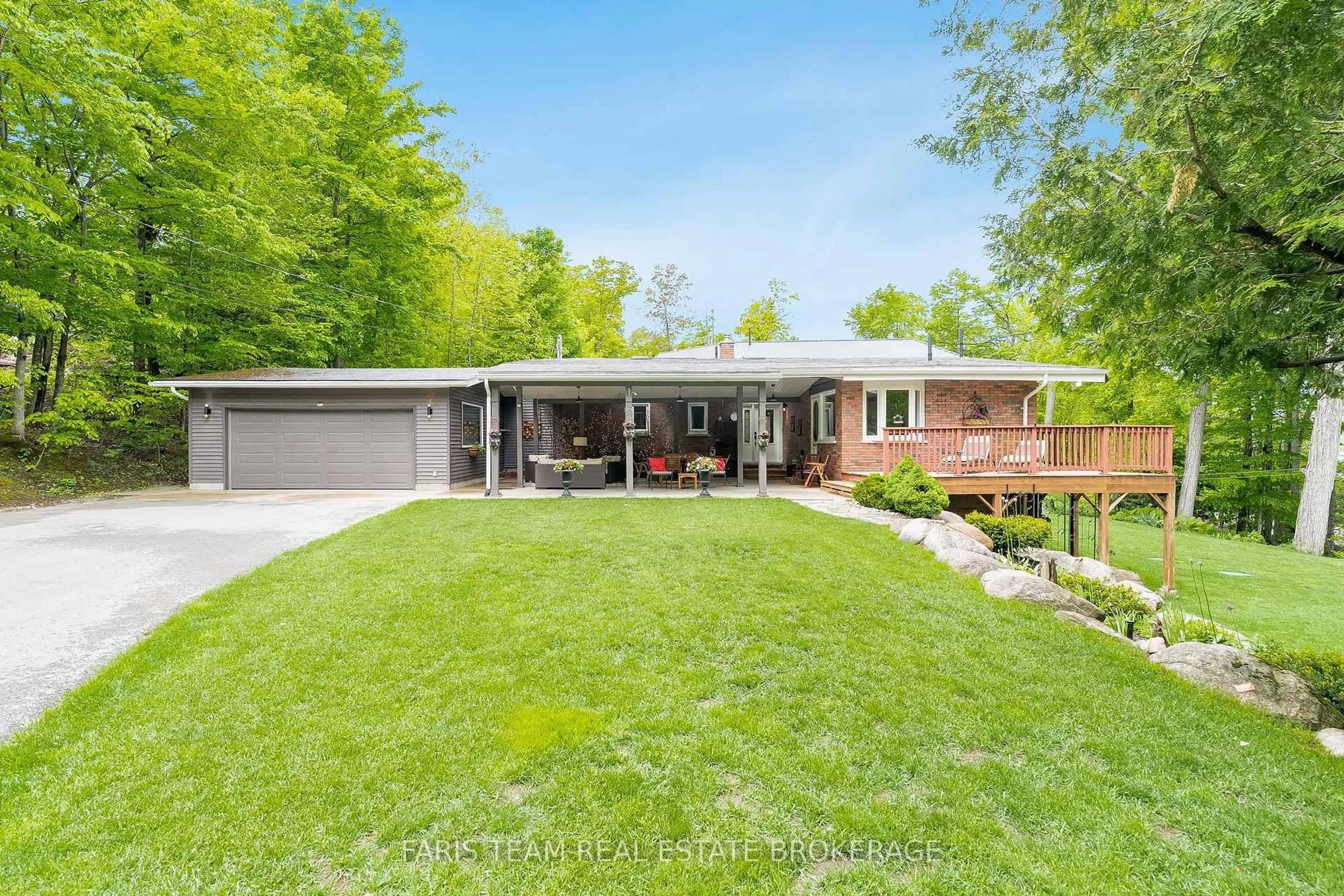 A pic from outside/outdoor area/front of a property/back of a property/a pic from drone, street for 10 Morgan Crt, Penetanguishene Ontario L9M 1Z2