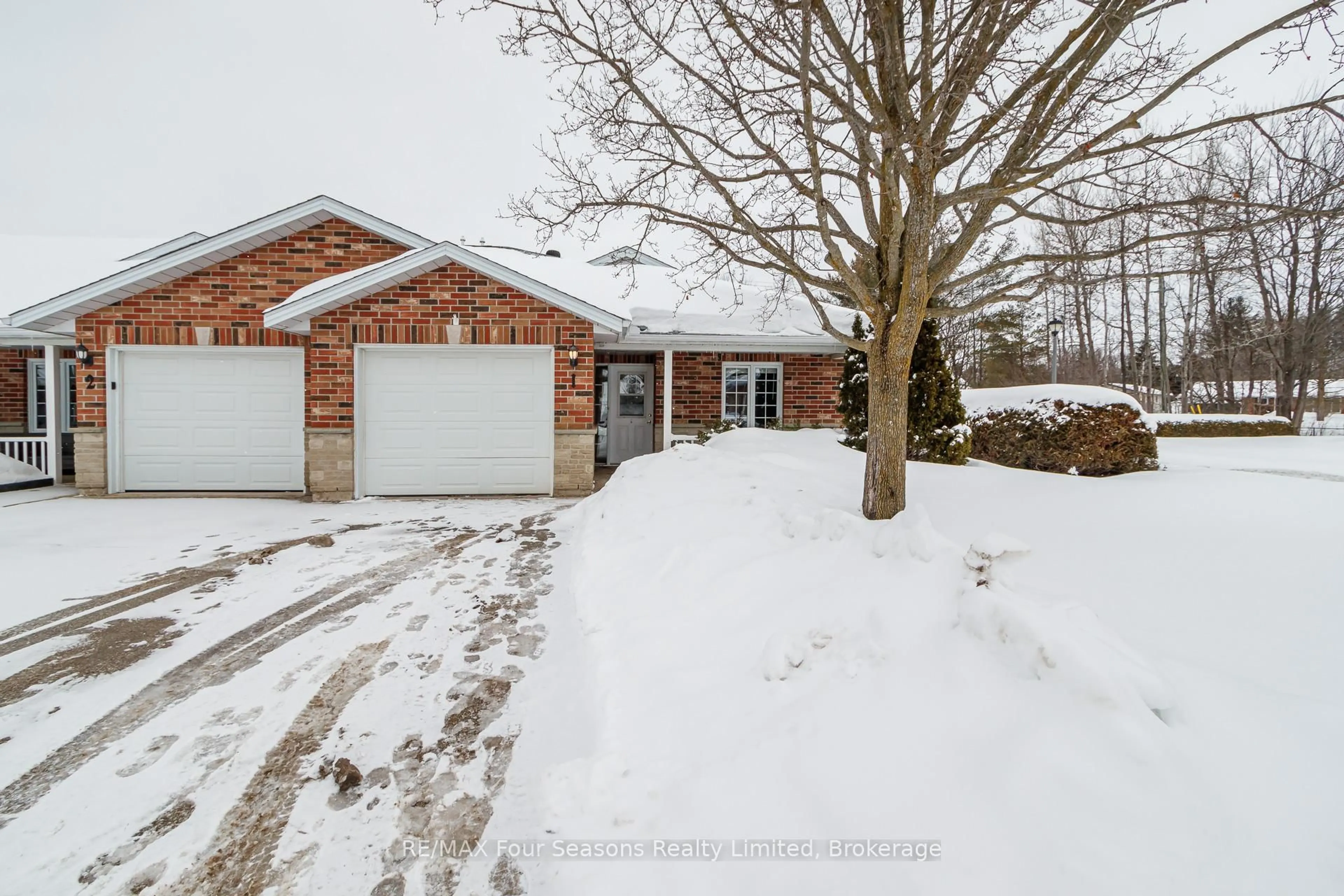 A pic from outside/outdoor area/front of a property/back of a property/a pic from drone, street for 275 Huron St #1, Clearview Ontario L0M 1S0