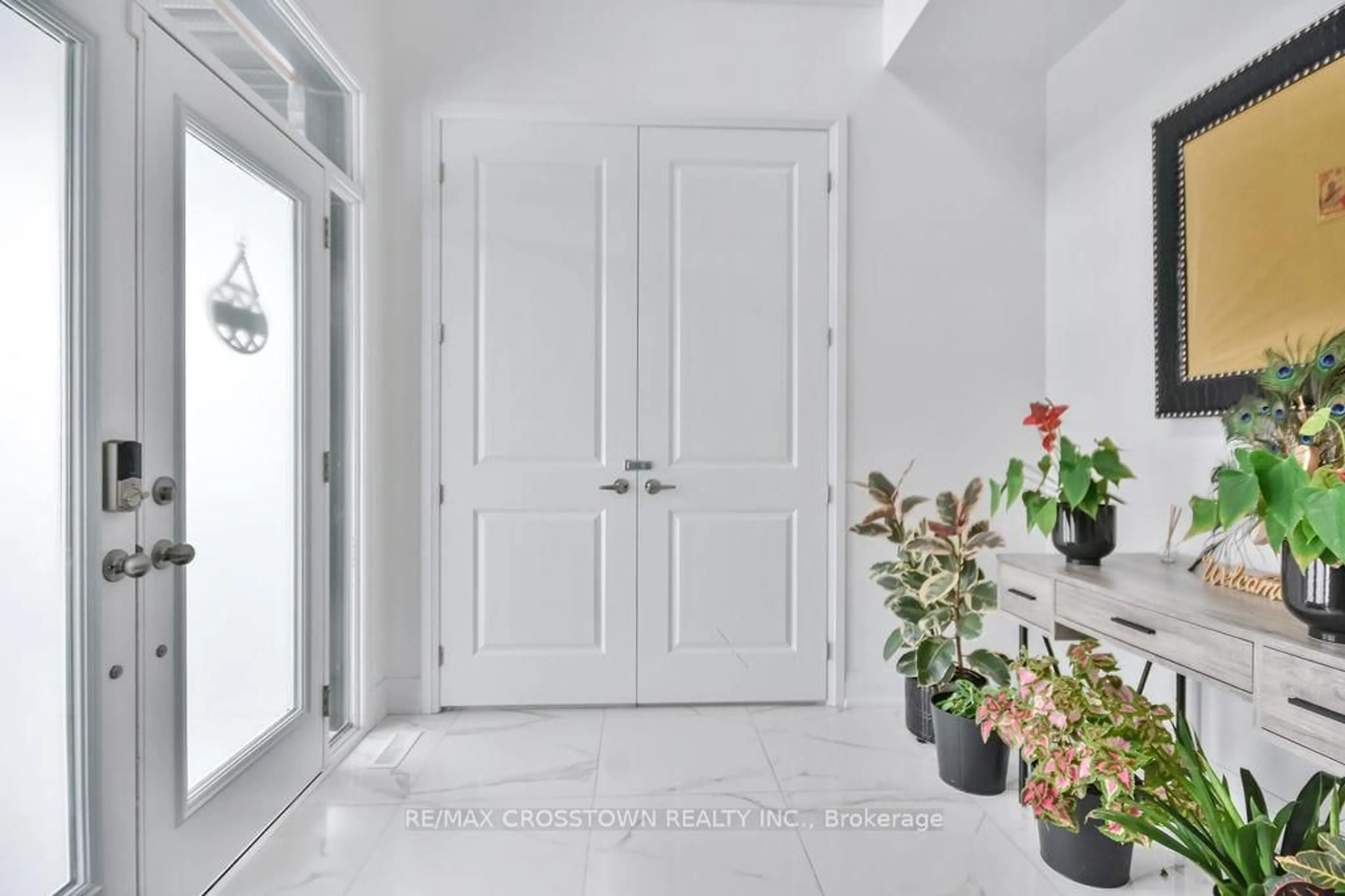 Indoor entryway for 119 Franklin Tr, Barrie Ontario L9J 0B1