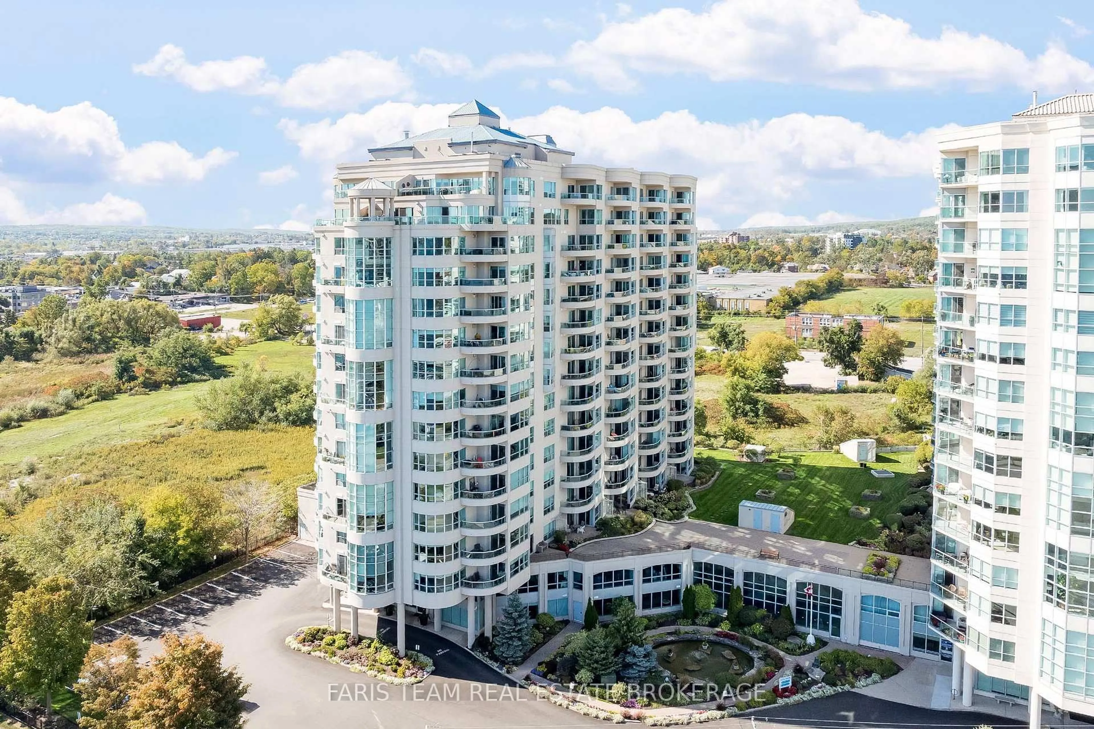 A pic from outside/outdoor area/front of a property/back of a property/a pic from drone, building for 2 Toronto St #1409, Barrie Ontario L4N 9R2