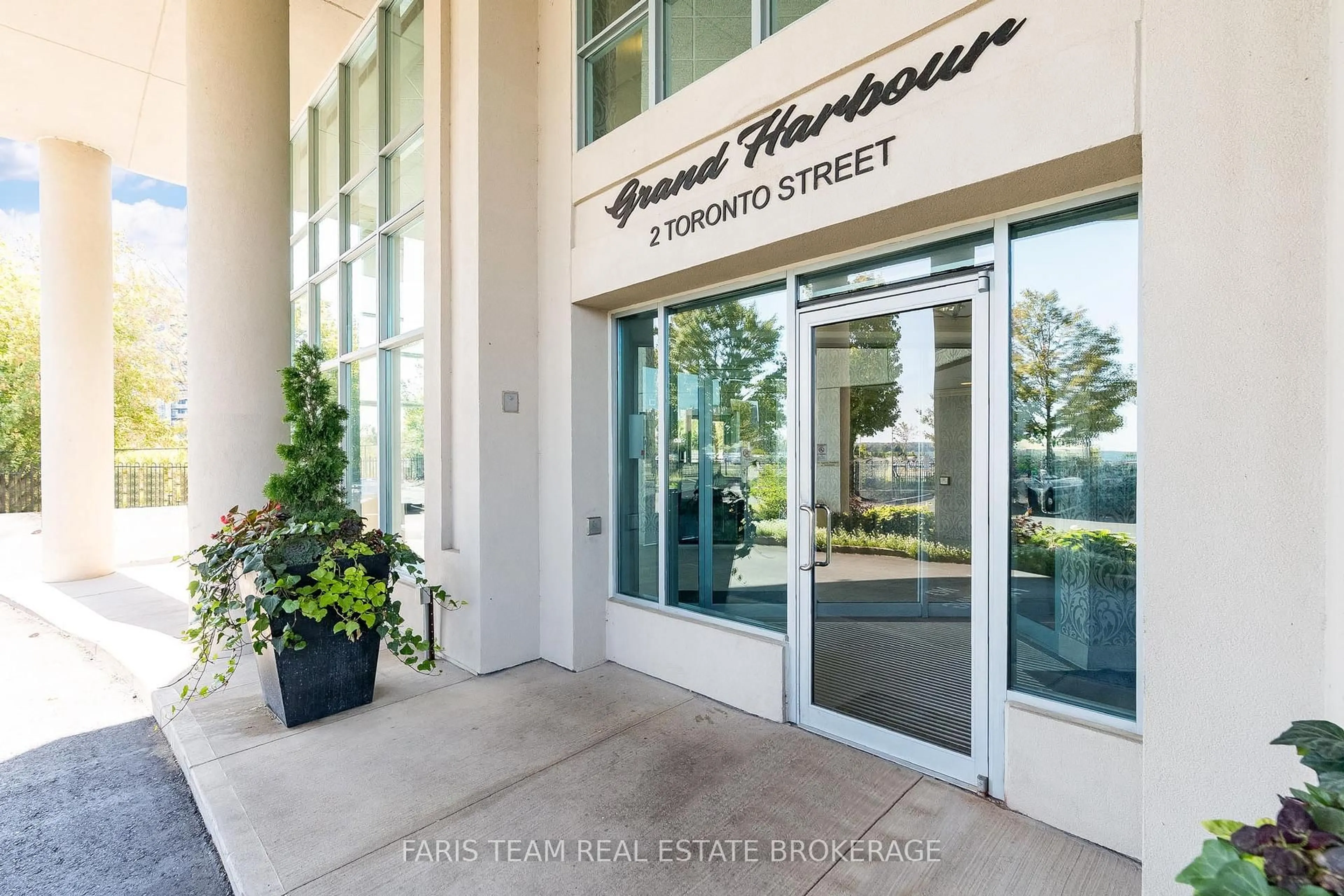 Indoor foyer for 2 Toronto St #1409, Barrie Ontario L4N 9R2