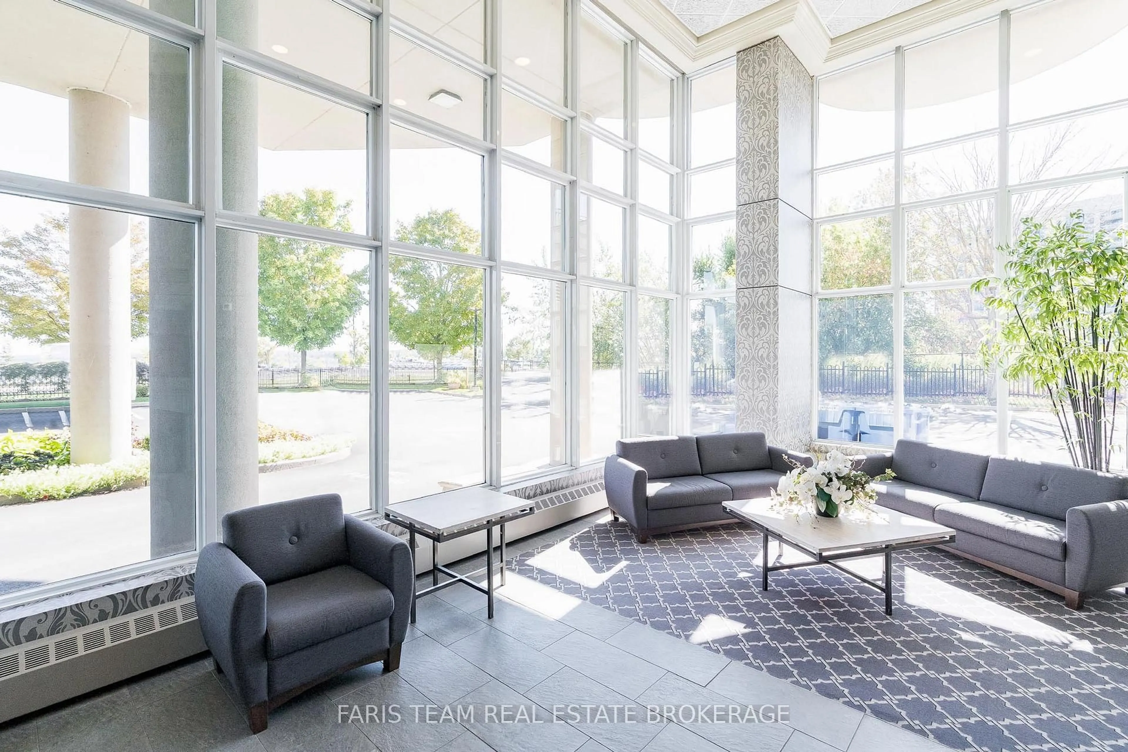 Indoor foyer for 2 Toronto St #1409, Barrie Ontario L4N 9R2