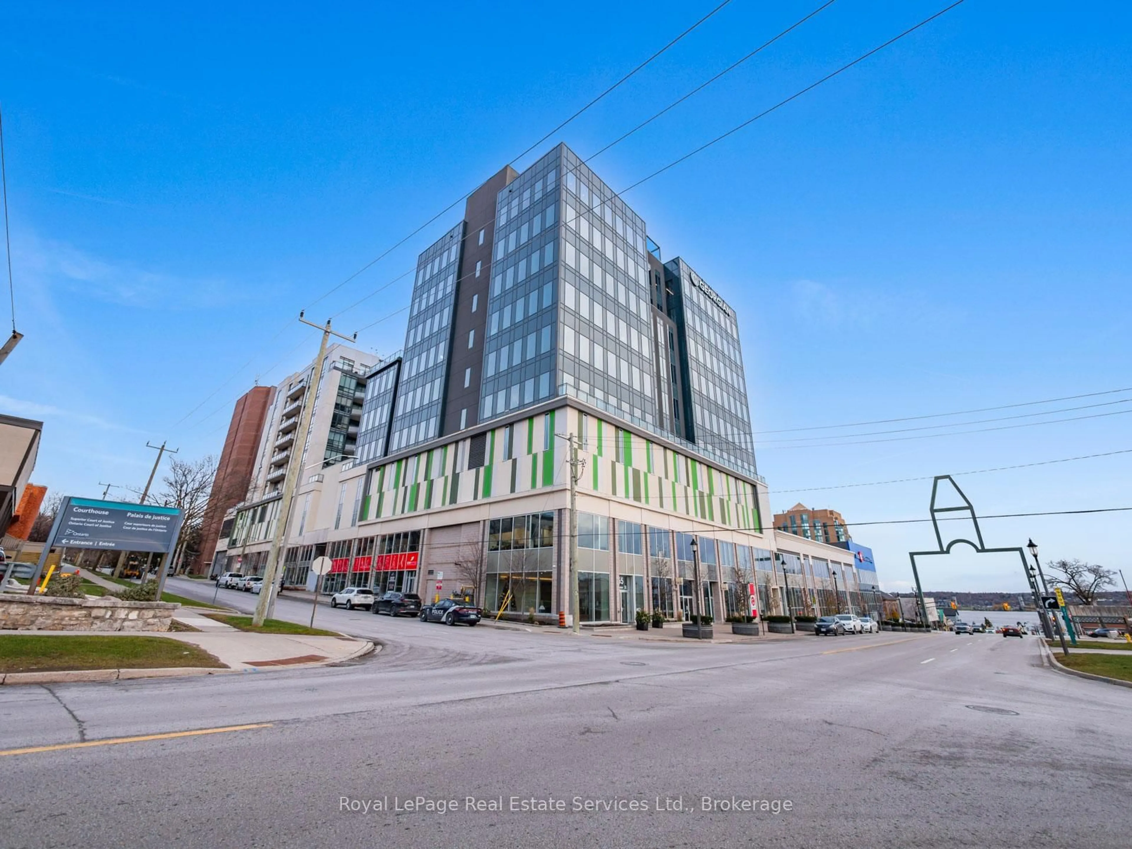 Blurry image for 111 Worsley St #709, Barrie Ontario L4M 0J5