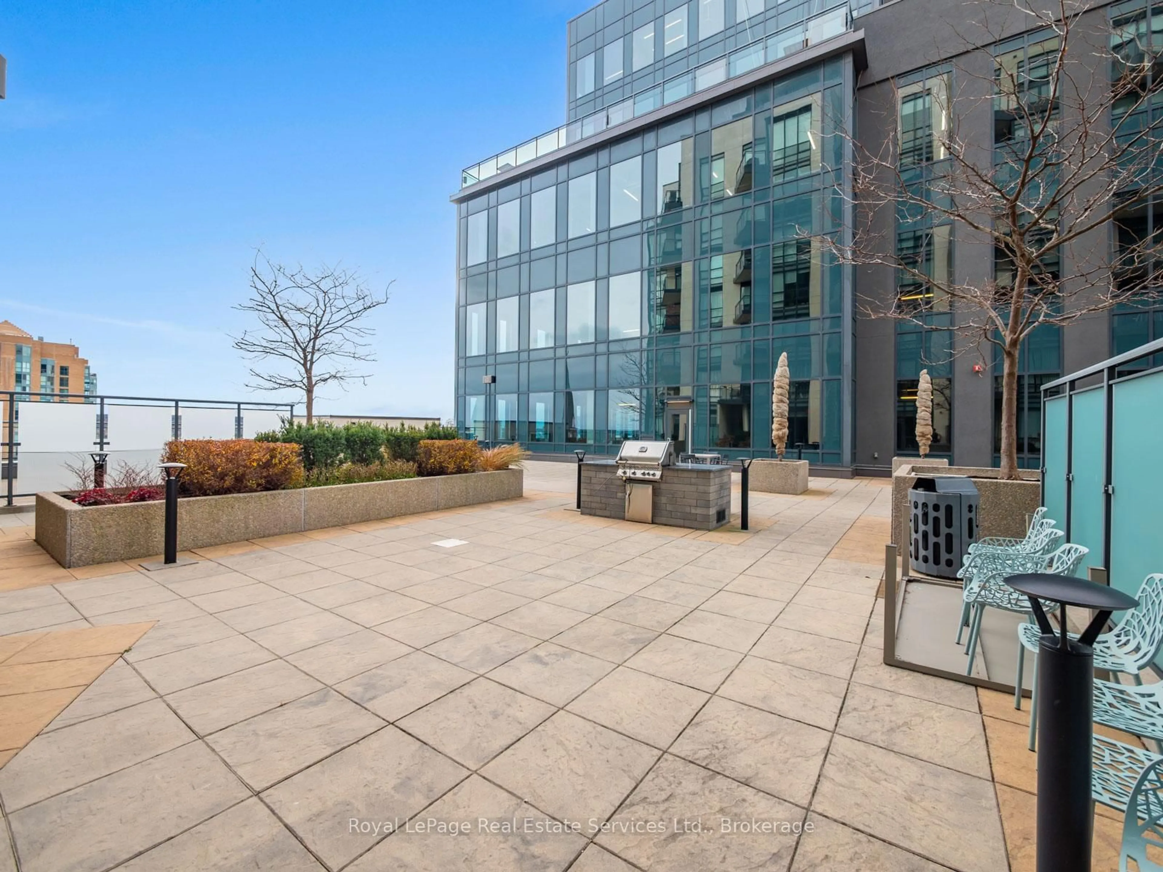 Patio, building for 111 Worsley St #709, Barrie Ontario L4M 0J5