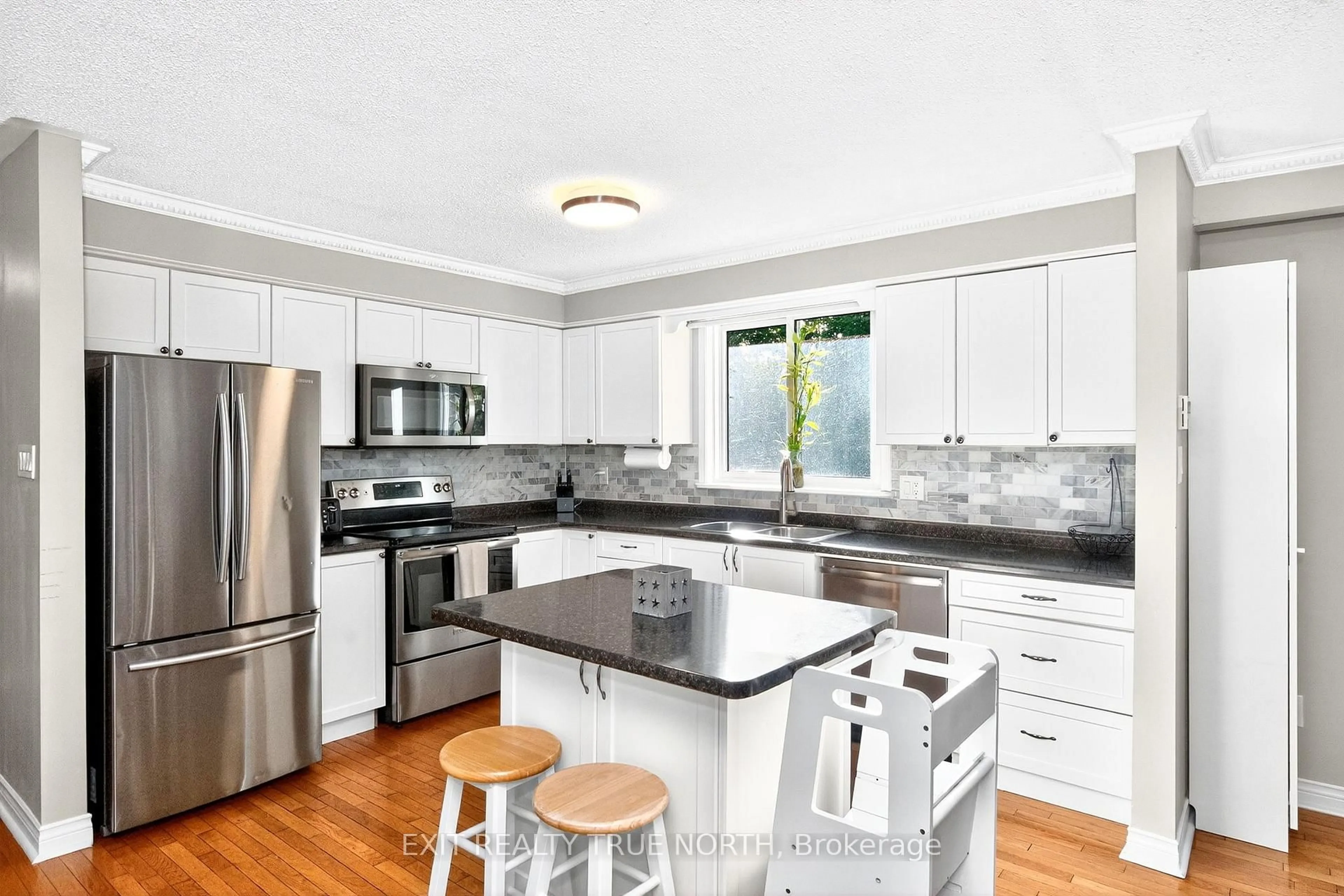 Open concept kitchen, unknown for 32 Lankin Blvd, Orillia Ontario L3V 6T2