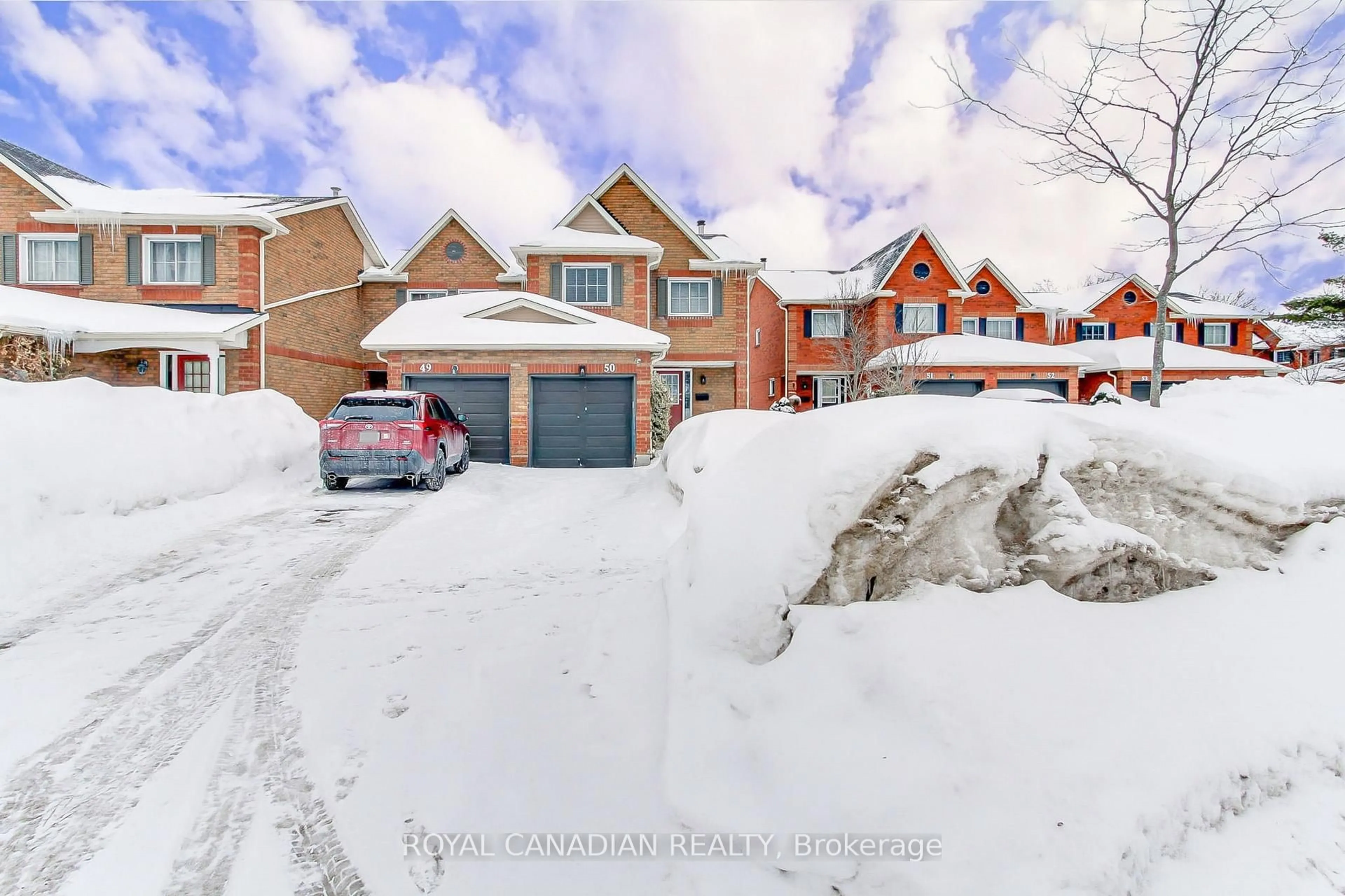 A pic from outside/outdoor area/front of a property/back of a property/a pic from drone, street for 165 KOZLOV St #50, Barrie Ontario L4N 7M7
