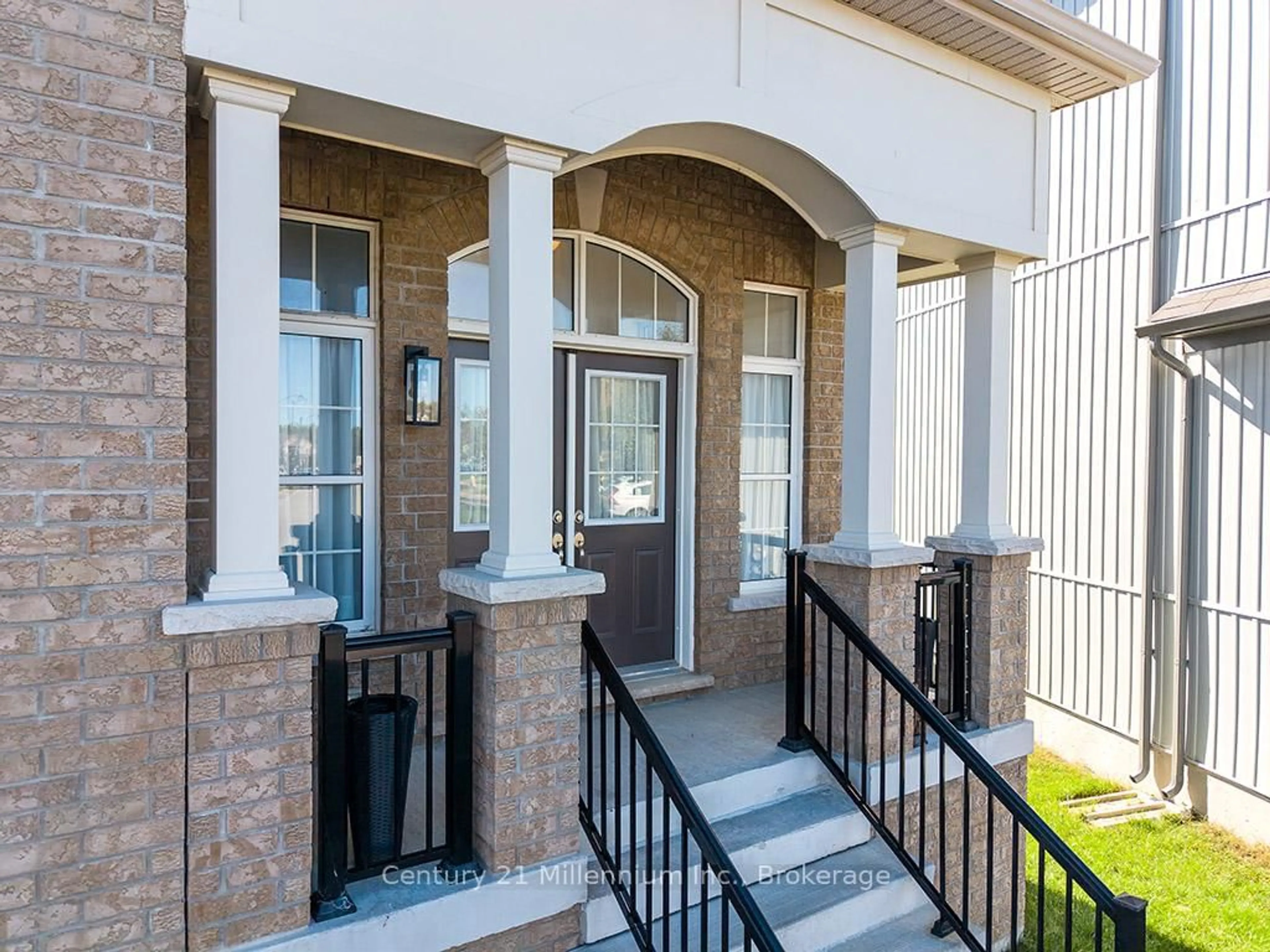 Indoor entryway for 204 Lia Dr, Clearview Ontario L0M 1S0