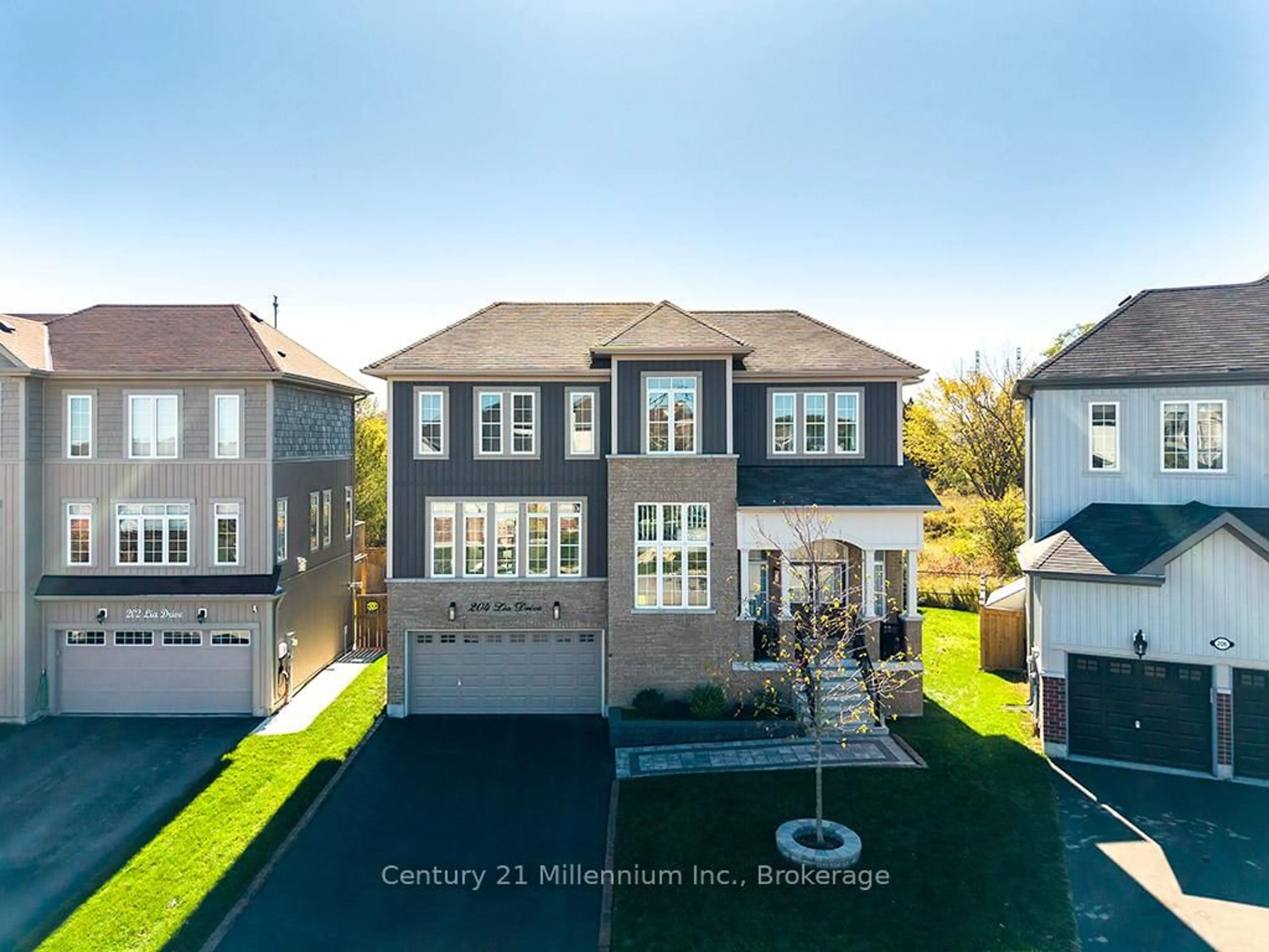 A pic from outside/outdoor area/front of a property/back of a property/a pic from drone, street for 204 Lia Dr, Clearview Ontario L0M 1S0