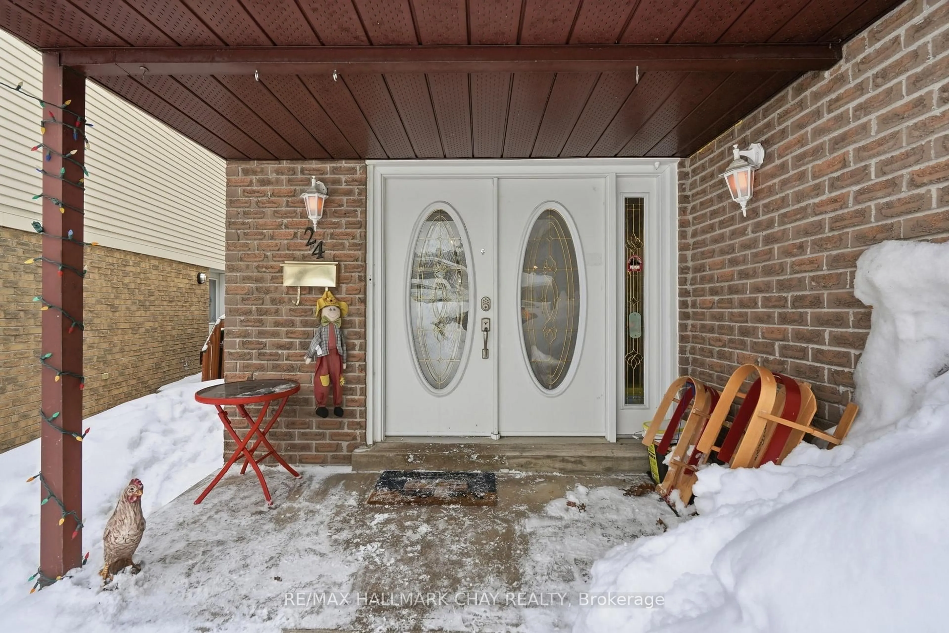 Indoor entryway for 24 Fox Ru, Barrie Ontario L4N 5L5