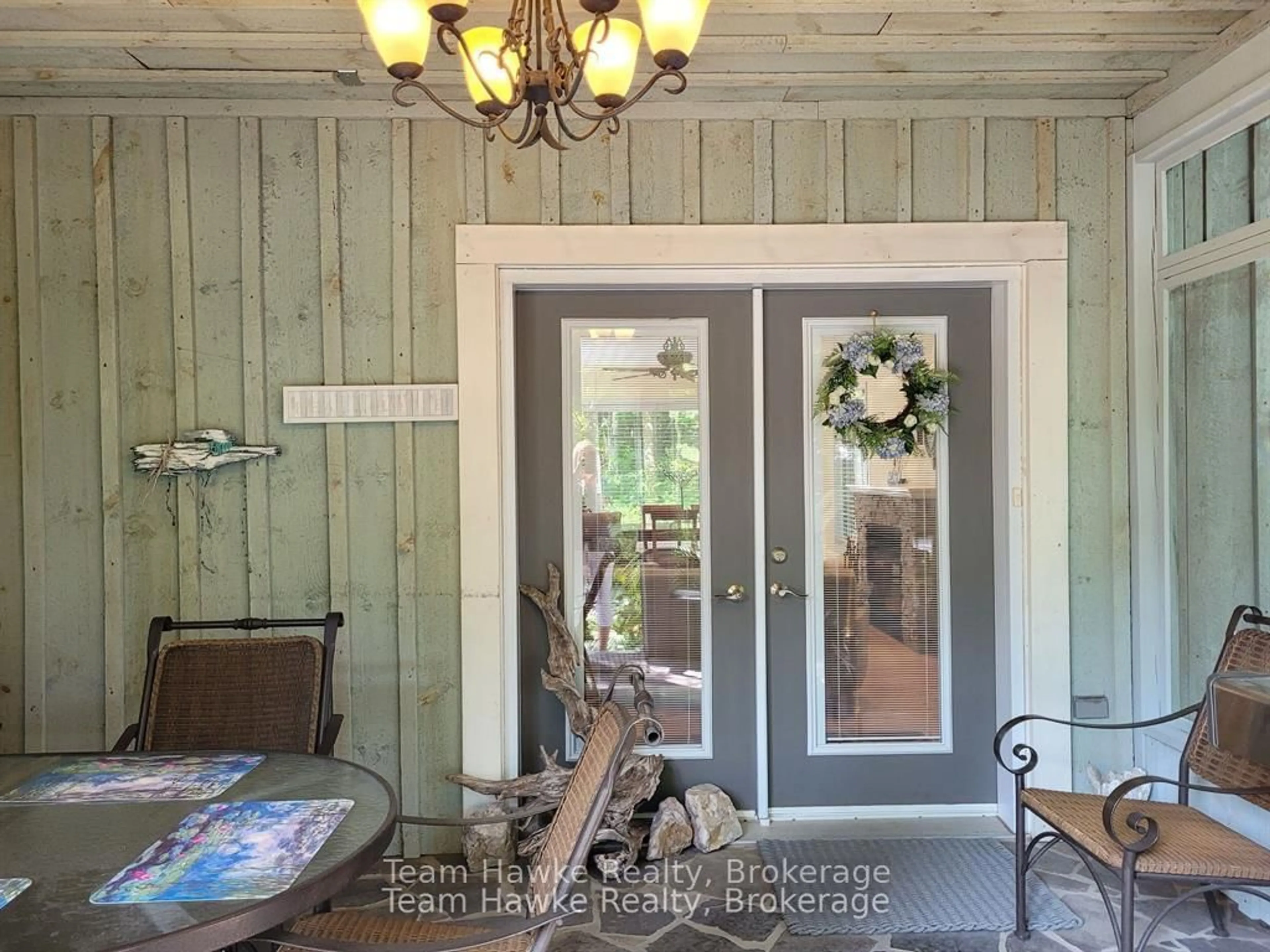 Indoor entryway for 36 Rosemary Dr, Tiny Ontario L0L 2T0