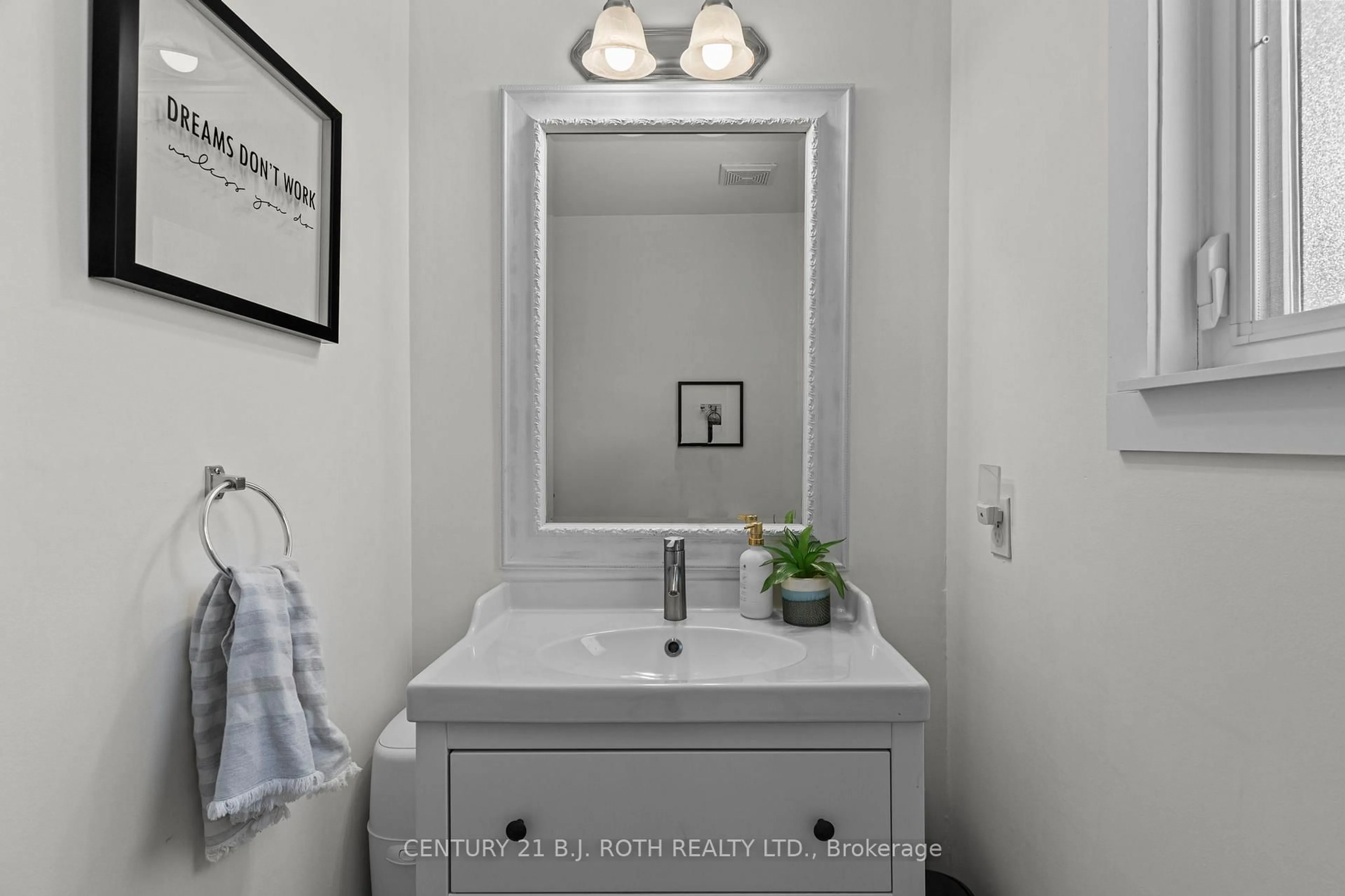 Standard bathroom, ceramic/tile floor for 13 Hadden Cres, Barrie Ontario L4M 6G6