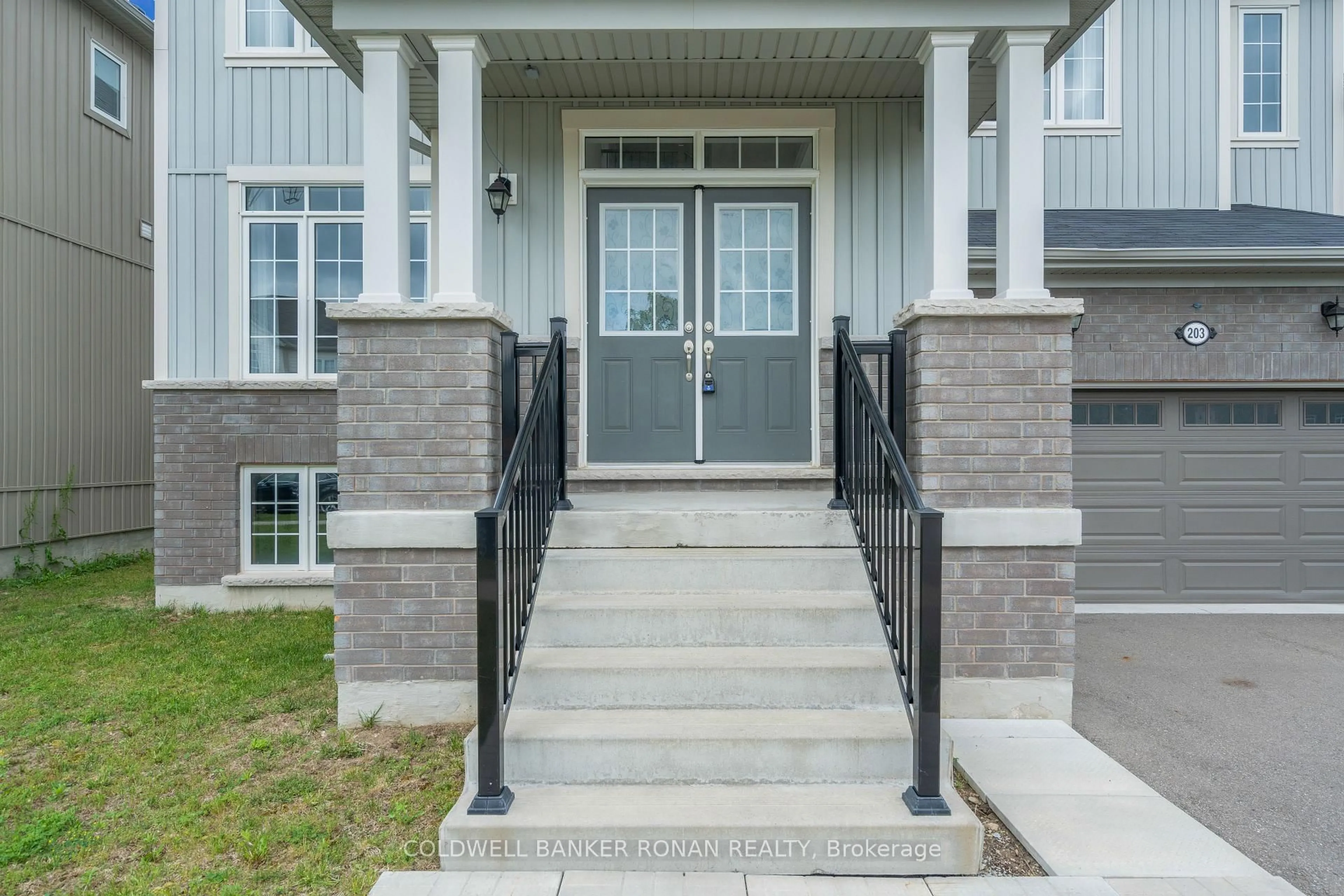 Indoor entryway for 203 Roy Dr, Clearview Ontario L0M 1S0