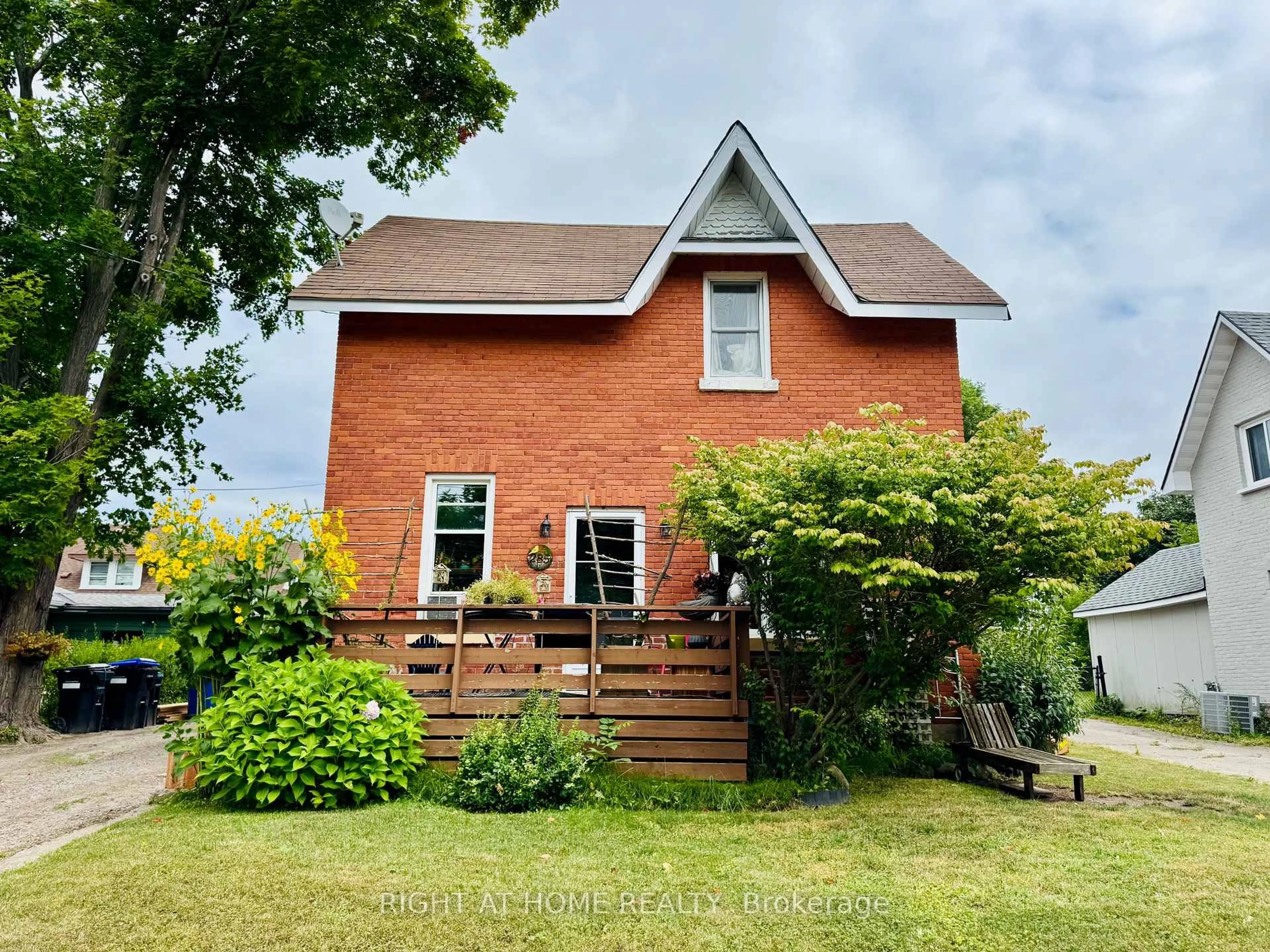 Home with brick exterior material, building for 285 Manly St, Midland Ontario L4R 3C7