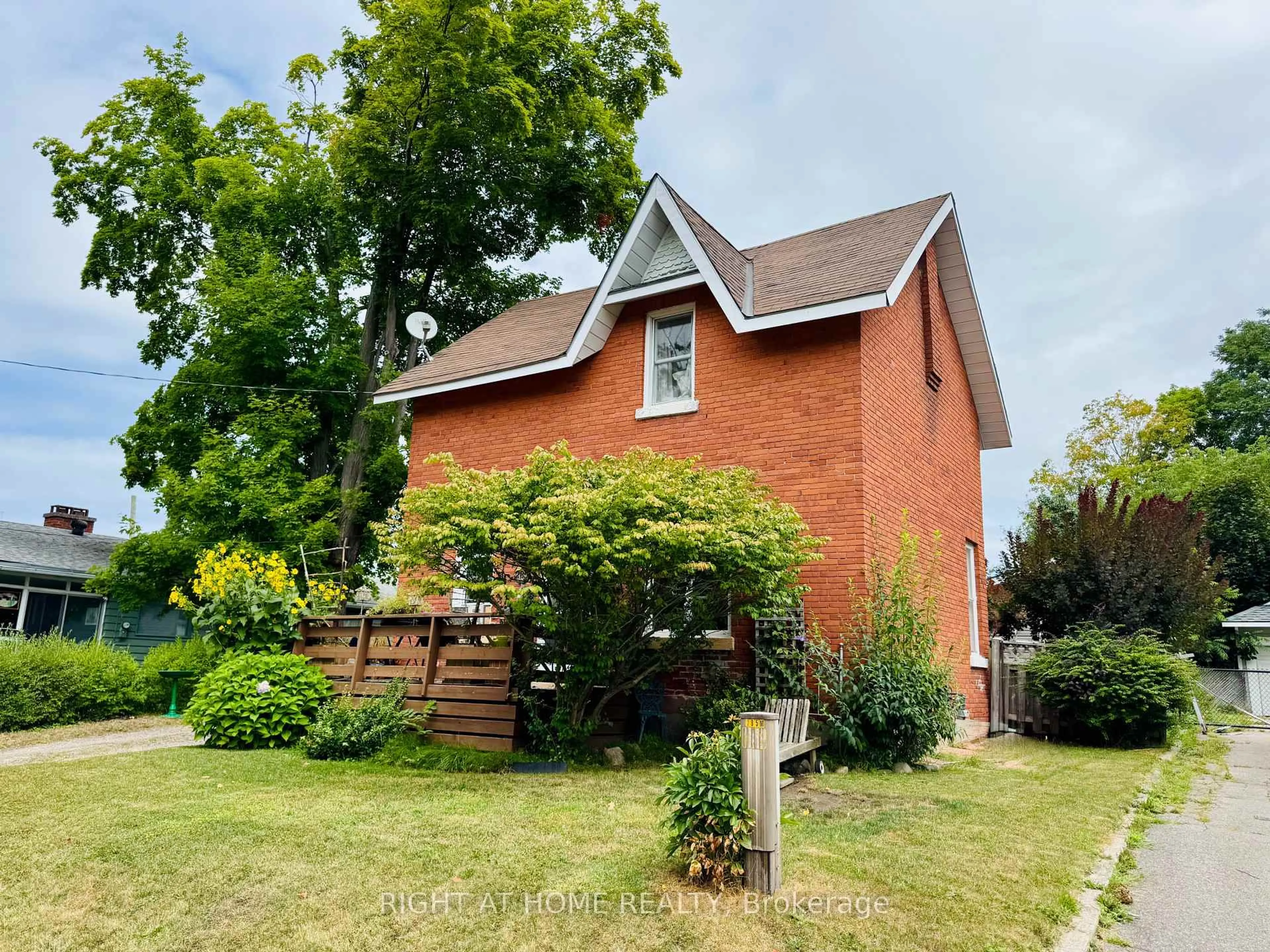 Home with brick exterior material, street for 285 Manly St, Midland Ontario L4R 3C7