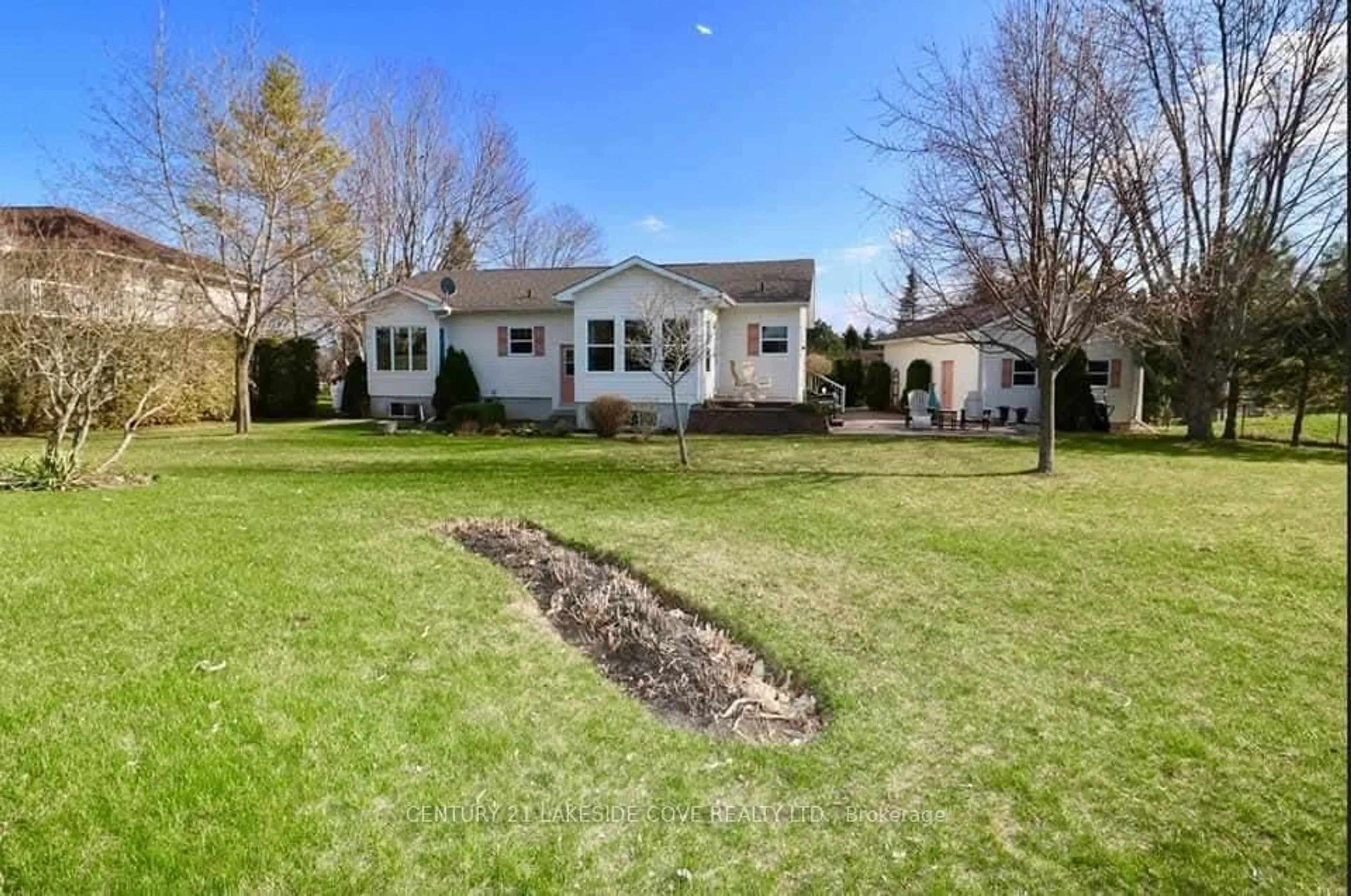 A pic from outside/outdoor area/front of a property/back of a property/a pic from drone, street for 2811 Stephen Dr, Ramara Ontario L0K 1B0