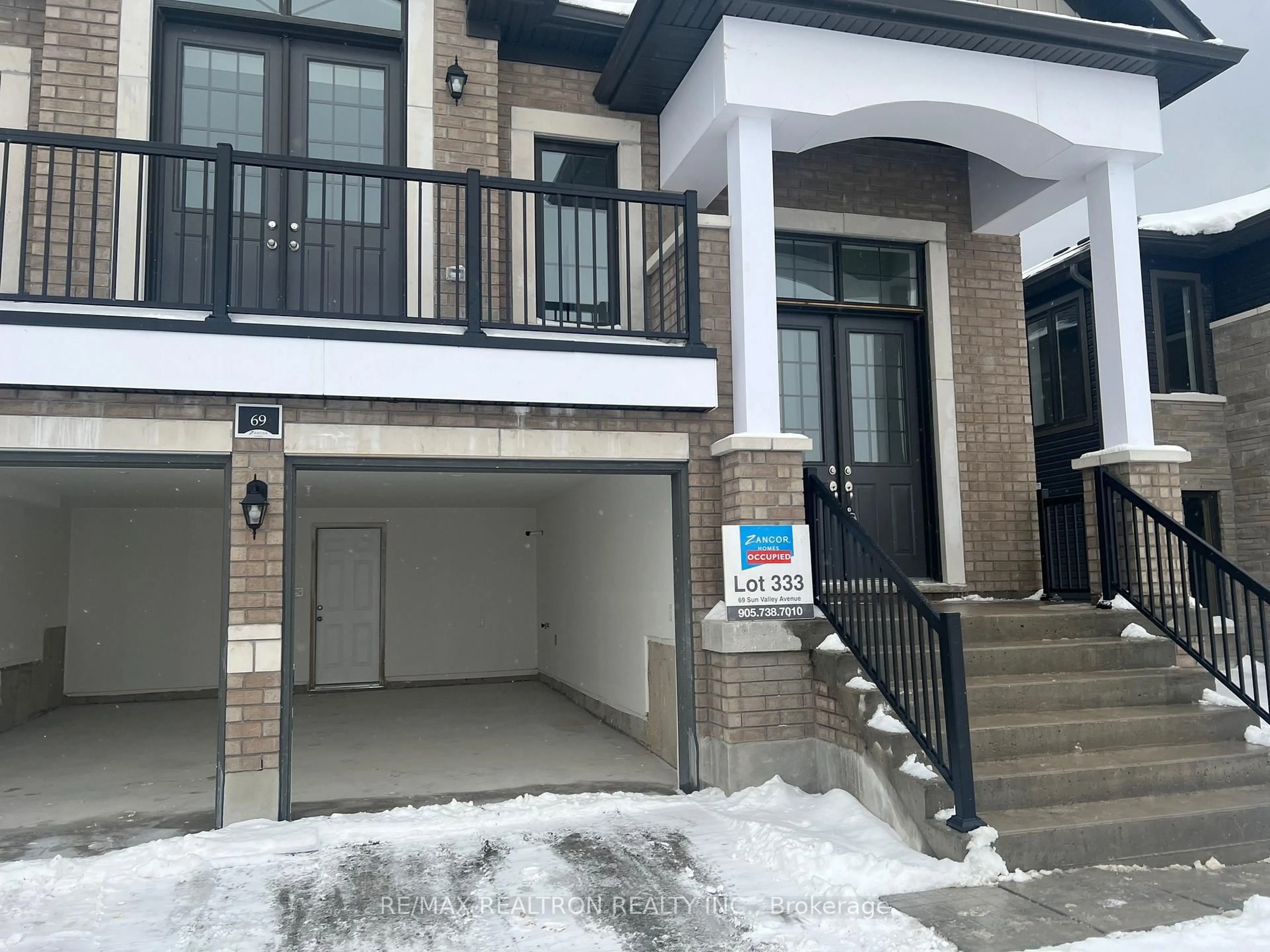 Indoor entryway for 69 Sun Valley Ave, Wasaga Beach Ontario L9Z 0N7