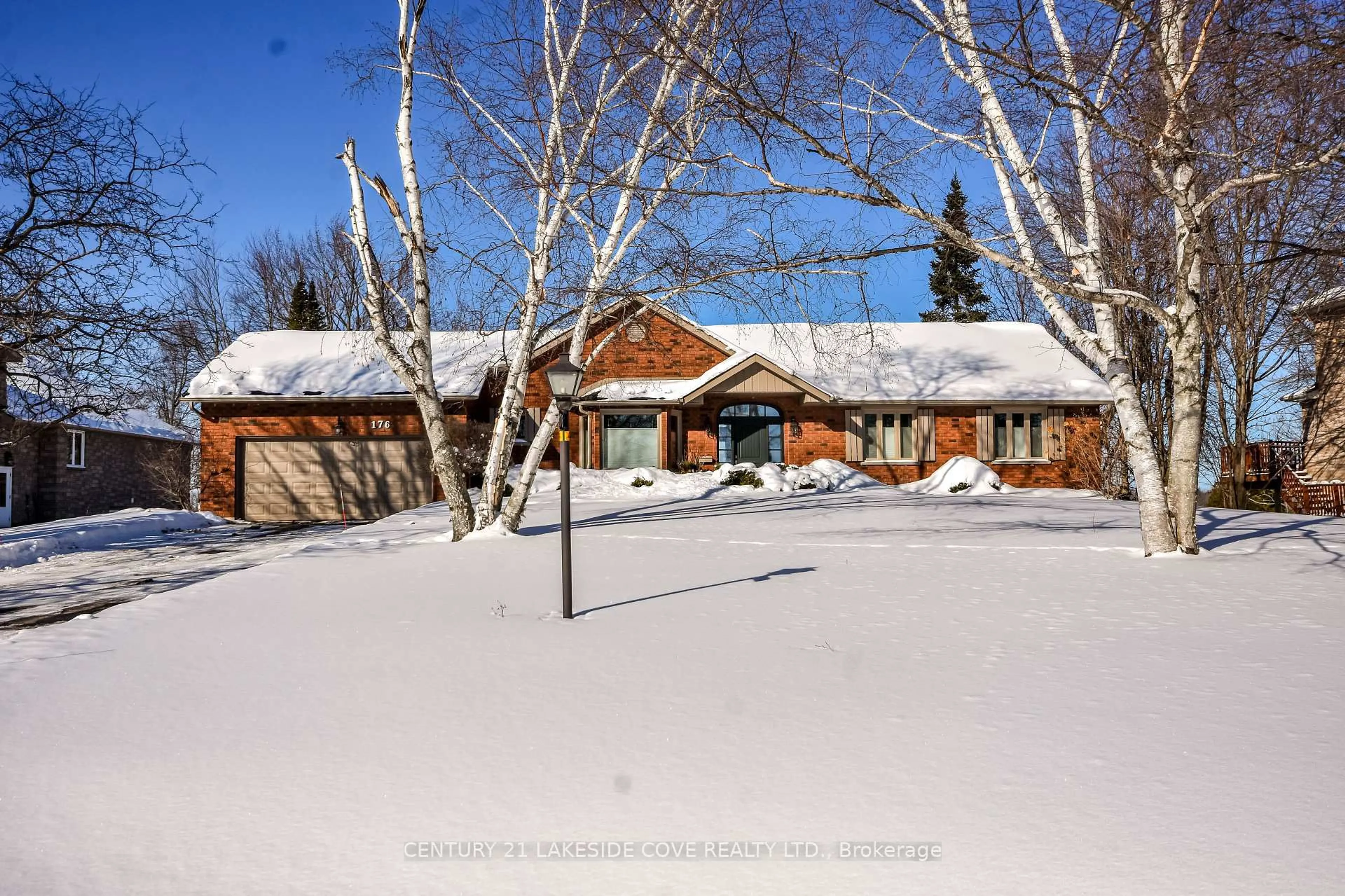 A pic from outside/outdoor area/front of a property/back of a property/a pic from drone, street for 176 Bayshore Dr, Ramara Ontario L0K 1B0