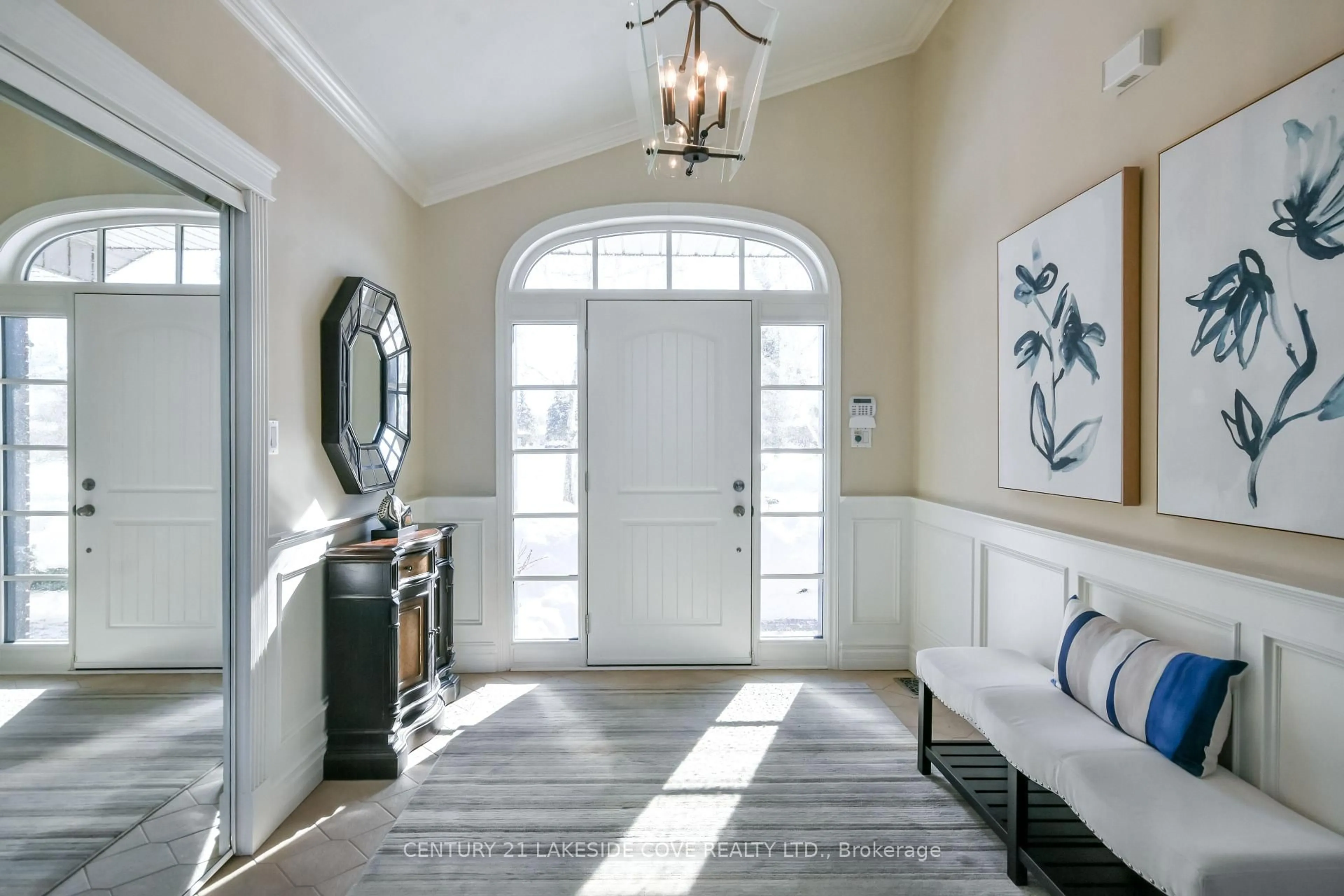Indoor entryway for 176 Bayshore Dr, Ramara Ontario L0K 1B0