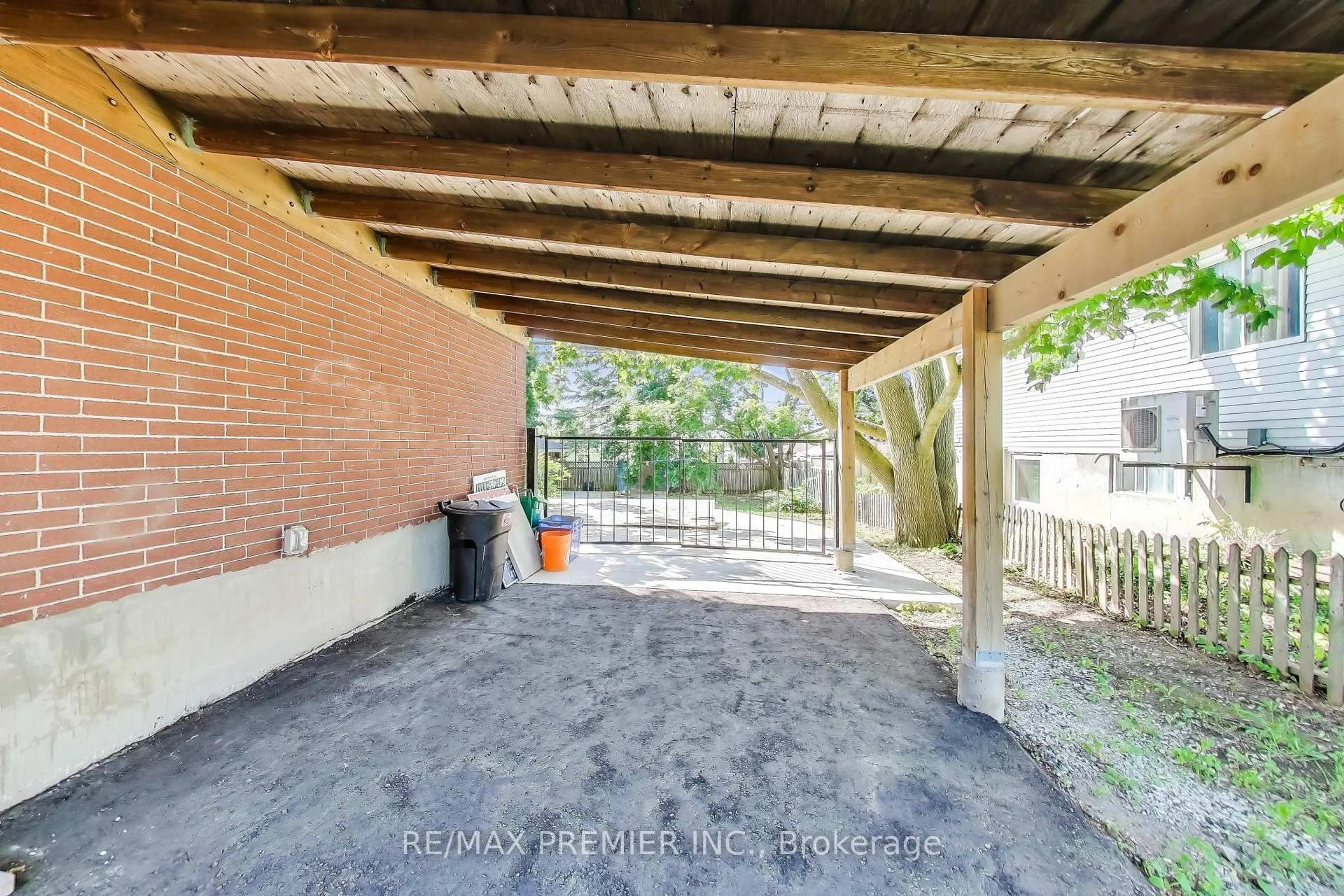 Patio, street for 5 Golfdale Rd, Barrie Ontario L4N 6R5