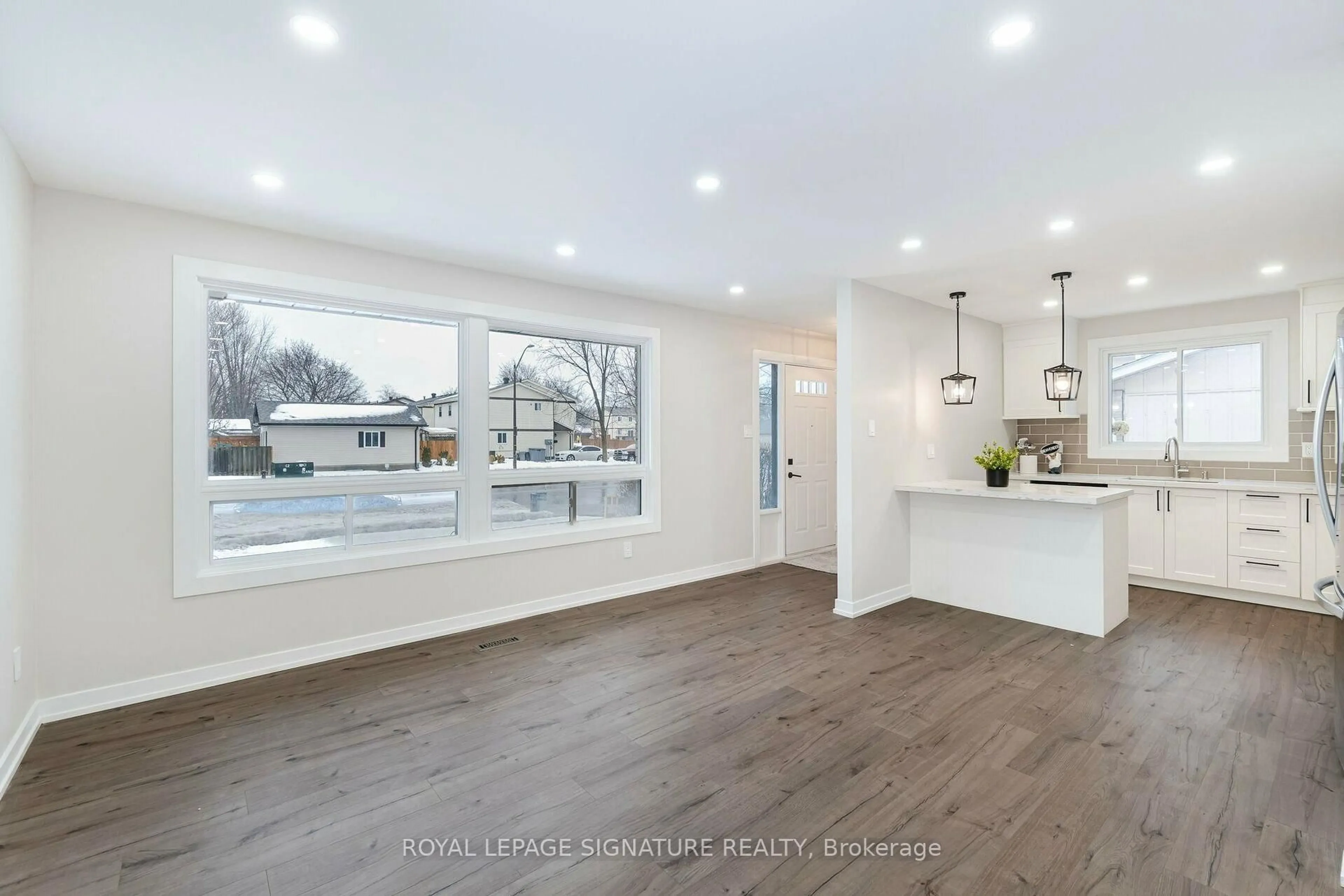 Open concept kitchen, unknown for 453 Leacock Dr, Barrie Ontario L4N 4X6