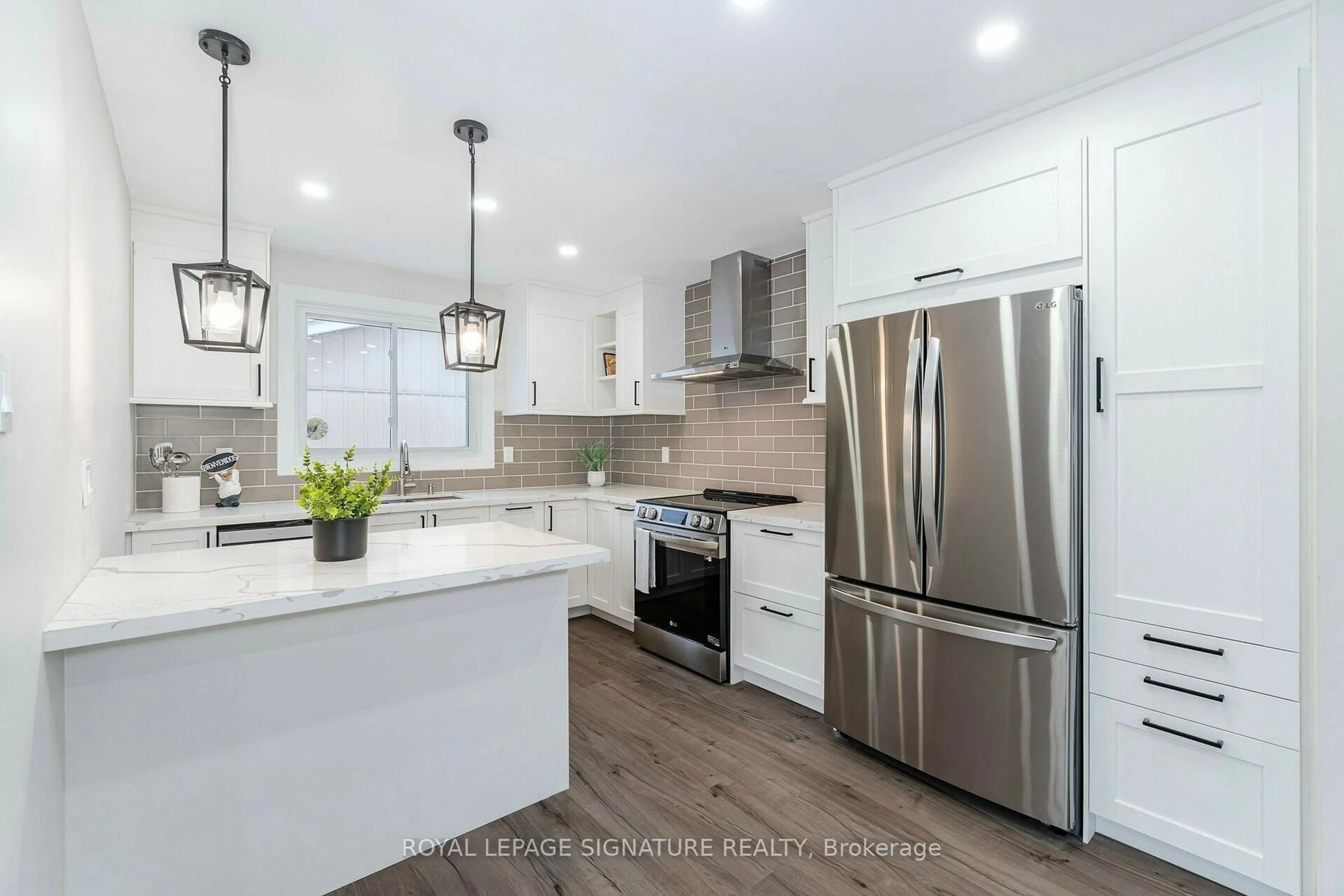 Open concept kitchen, unknown for 453 Leacock Dr, Barrie Ontario L4N 4X6