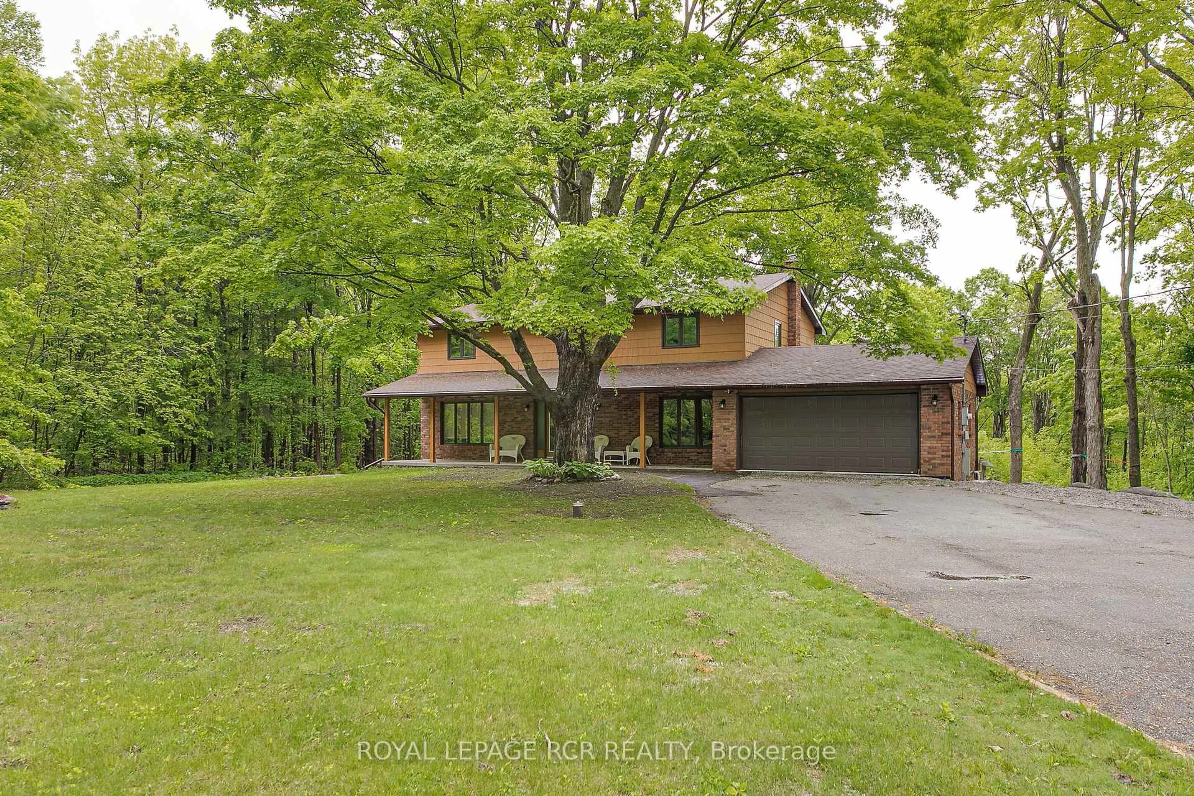 A pic from outside/outdoor area/front of a property/back of a property/a pic from drone, street for 1369 Ryerson Blvd, Severn Ontario L3V 6H4