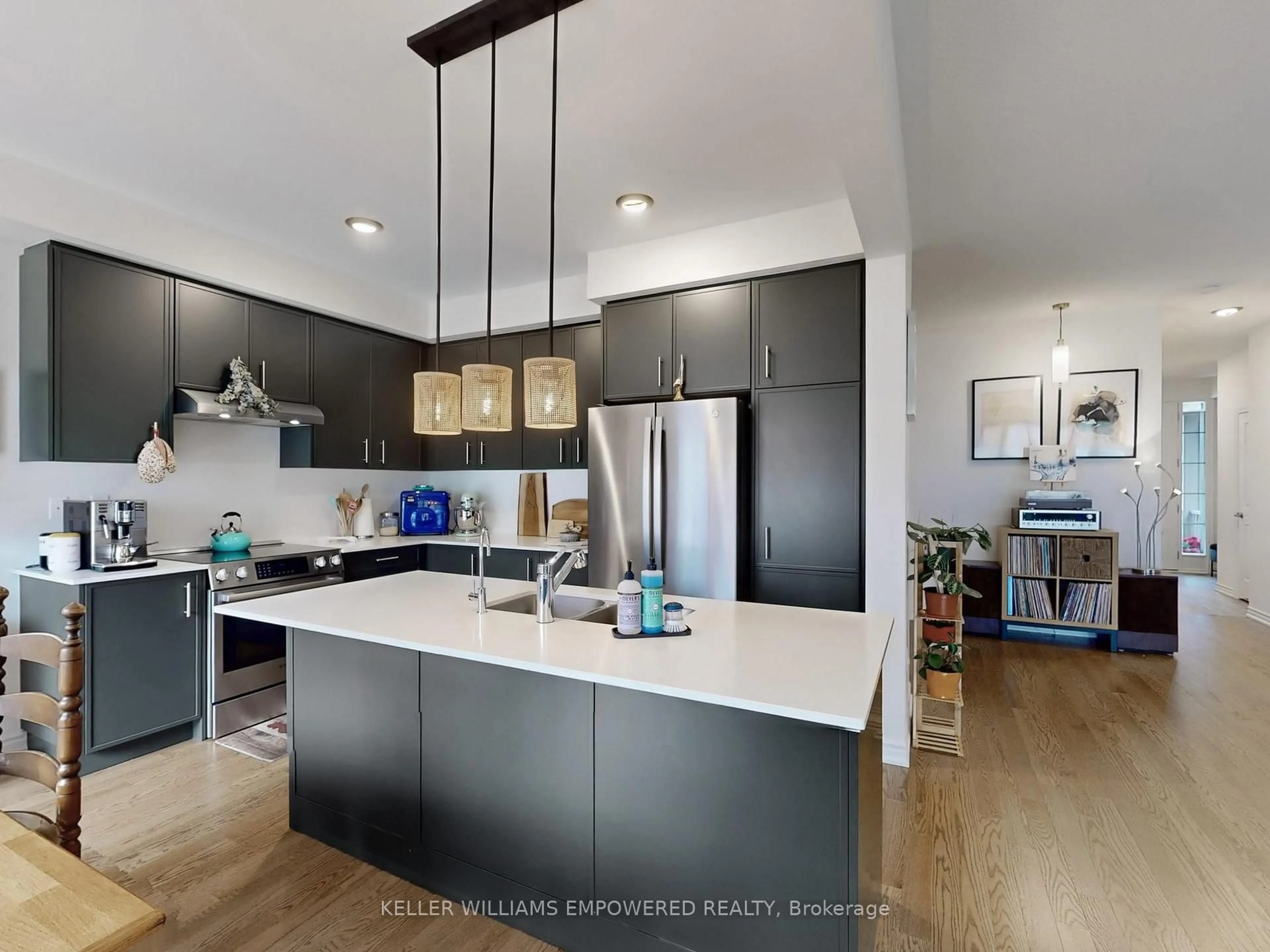 Contemporary kitchen, unknown for 28 Gemini Dr, Barrie Ontario L9J 0P6