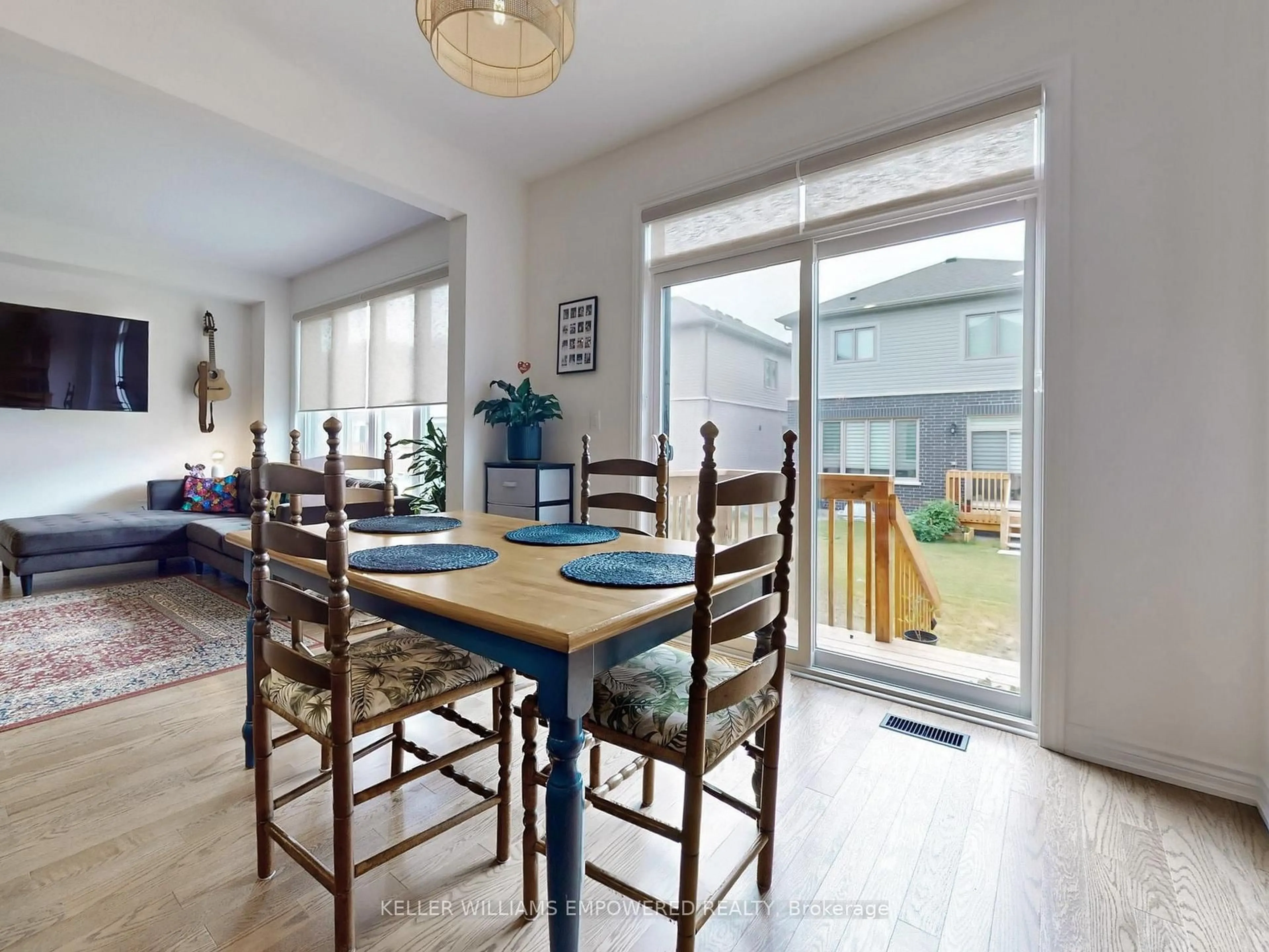 Dining room, wood/laminate floor for 28 Gemini Dr, Barrie Ontario L9J 0P6