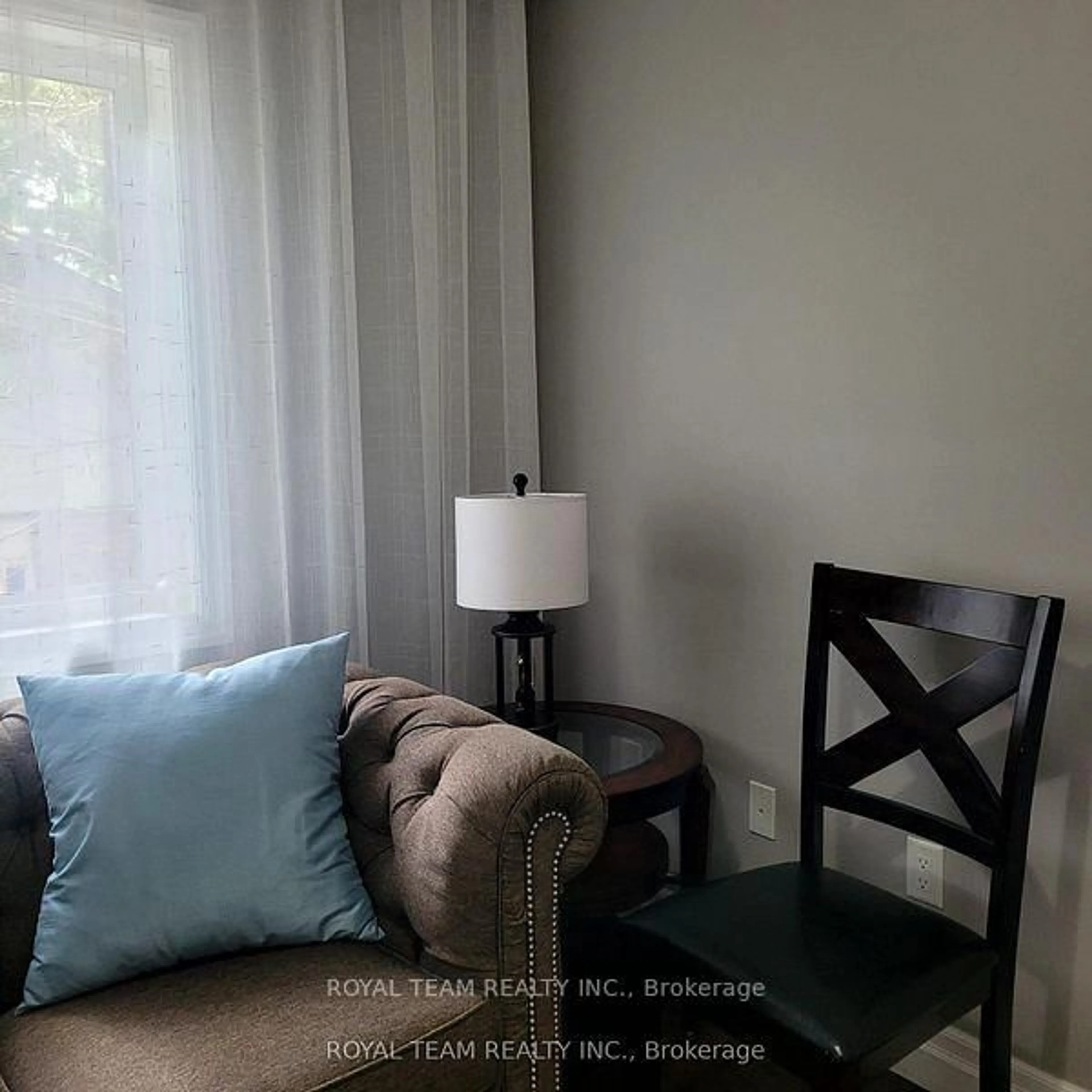 A pic of a room for 1021 Bannister St, Tay Ontario L0L 1P0