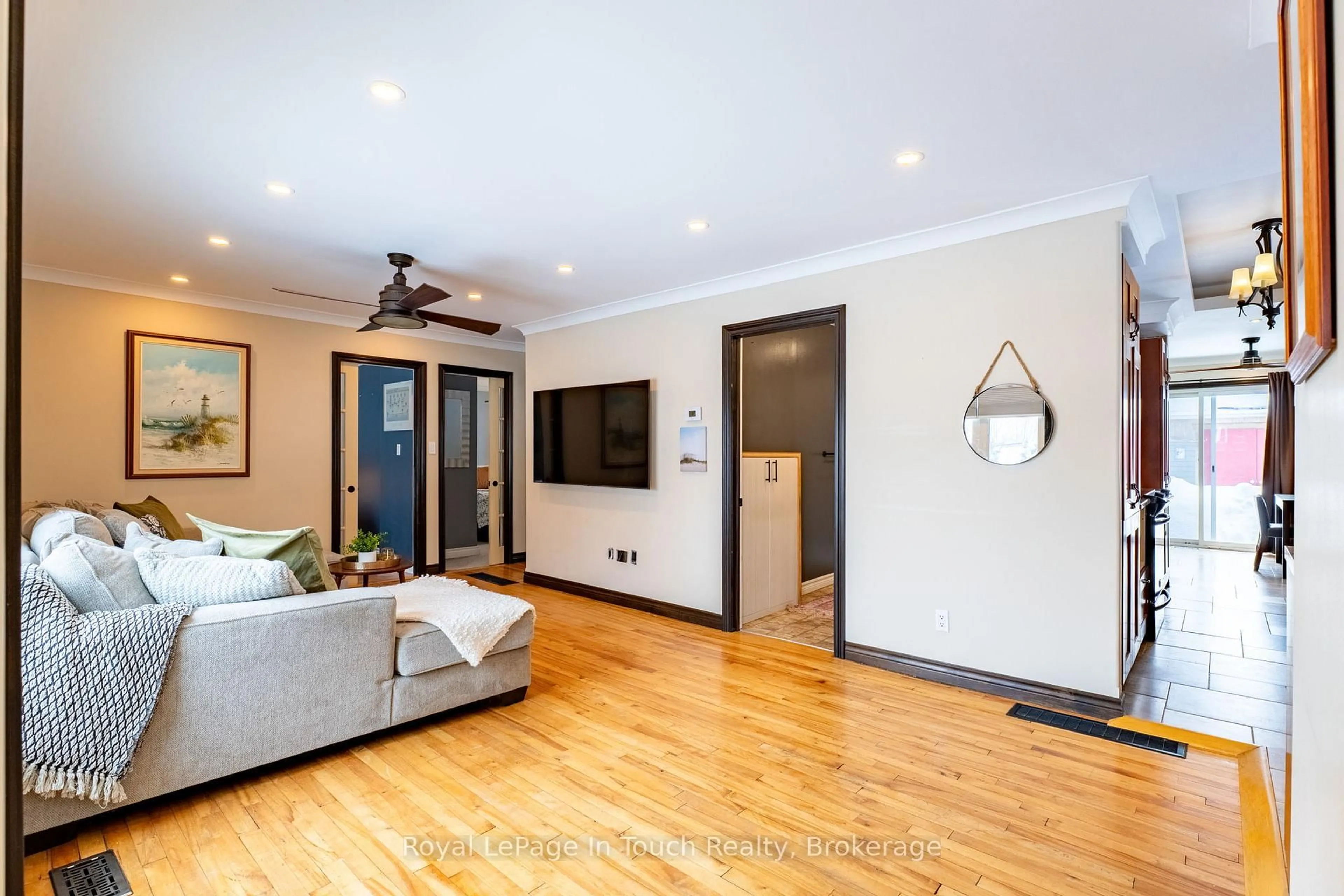 Unknown for 727 Victoria St, Midland Ontario L4R 1B2