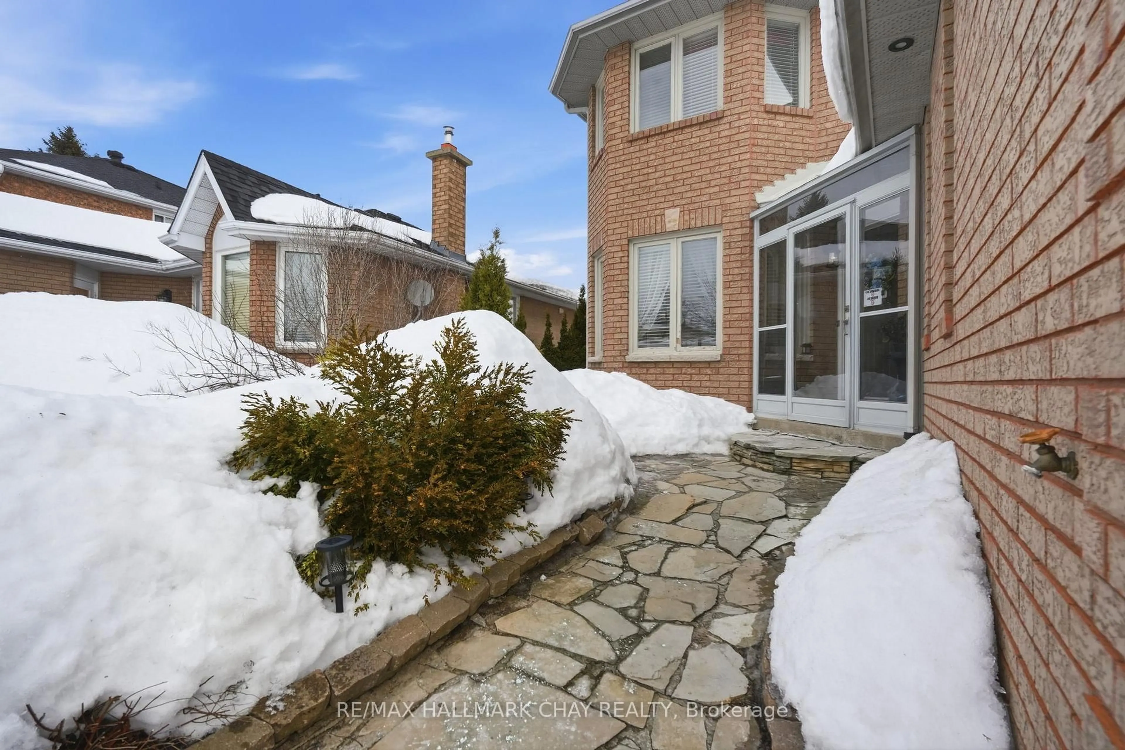 Patio, street for 9 Grasett Cres, Barrie Ontario L4N 6Z8