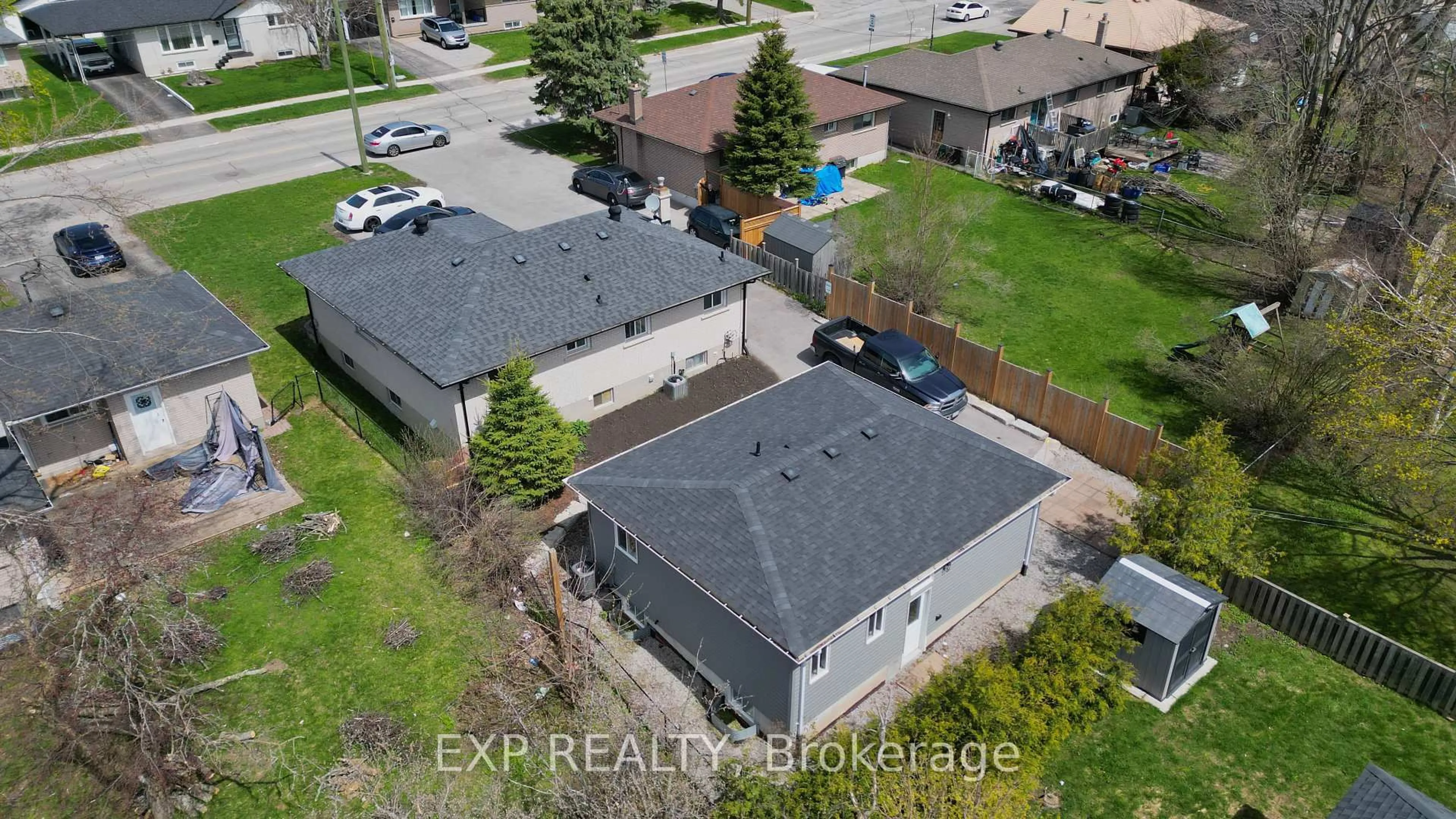 A pic from outside/outdoor area/front of a property/back of a property/a pic from drone, street for 277 Grove St, Barrie Ontario L4M 2R2