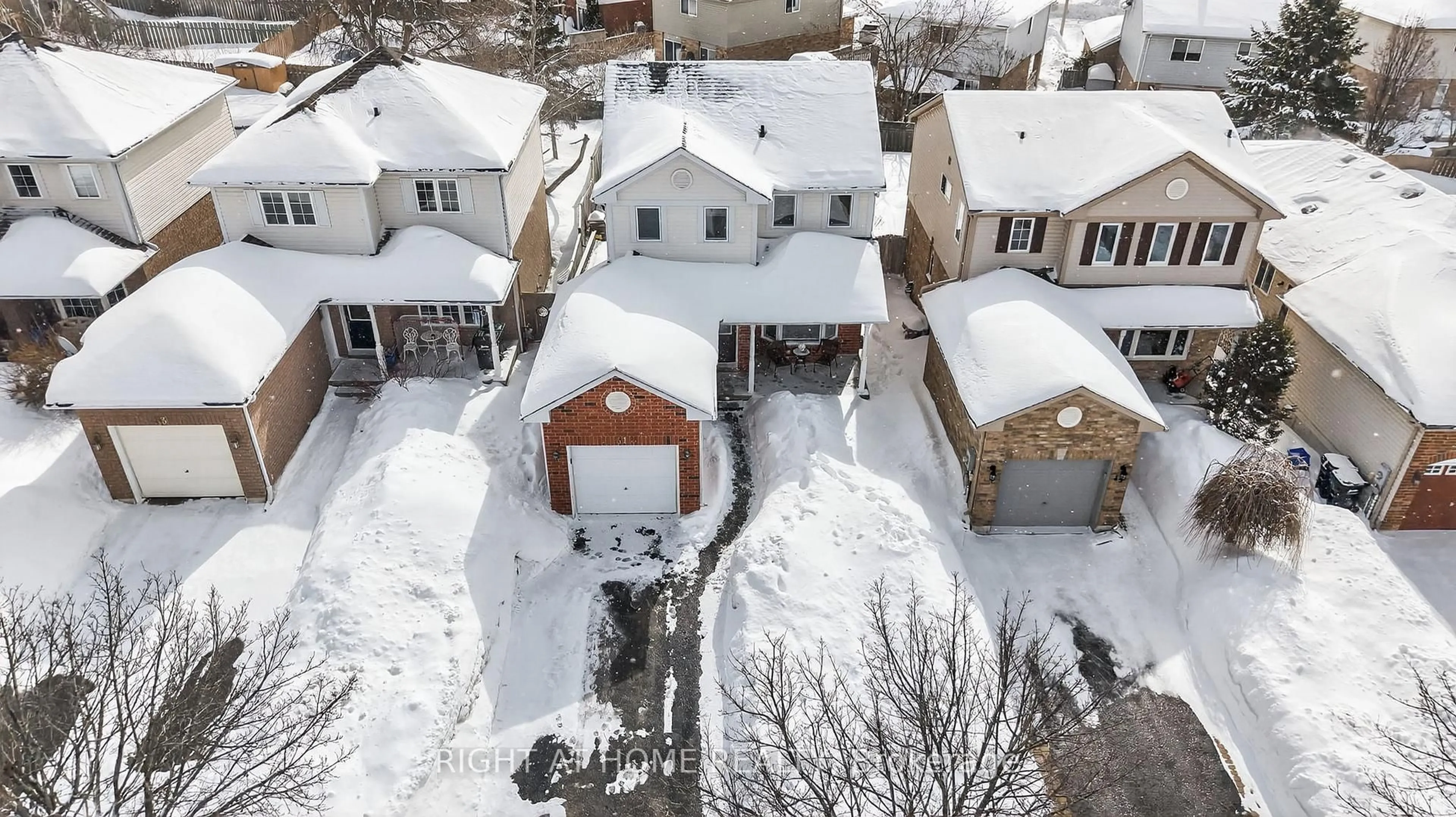 A pic from outside/outdoor area/front of a property/back of a property/a pic from drone, street for 51 Copeman Cres, Barrie Ontario L4N 8B4
