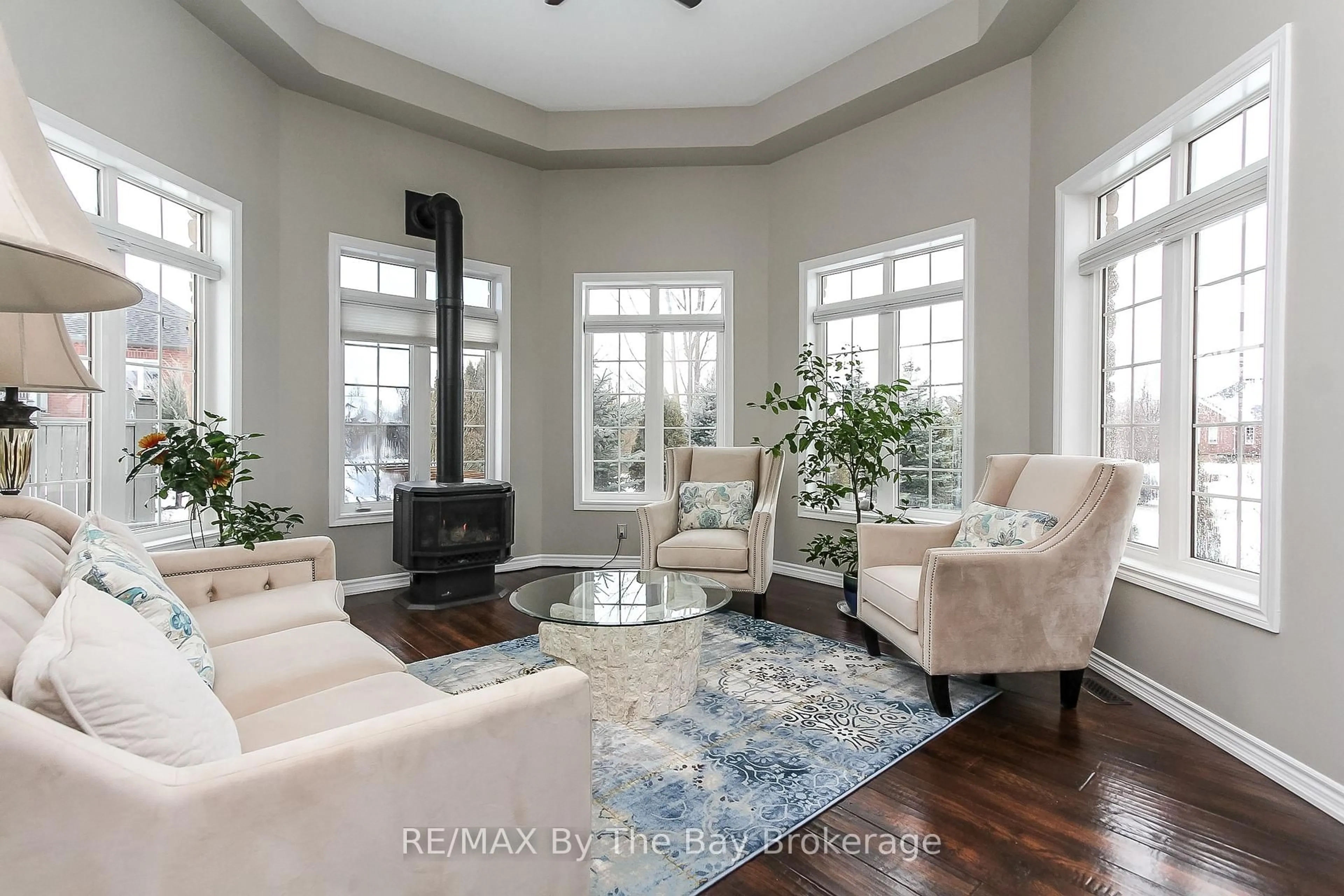 Living room with furniture, unknown for 37 WALNUT Dr, Wasaga Beach Ontario L9Z 0A8