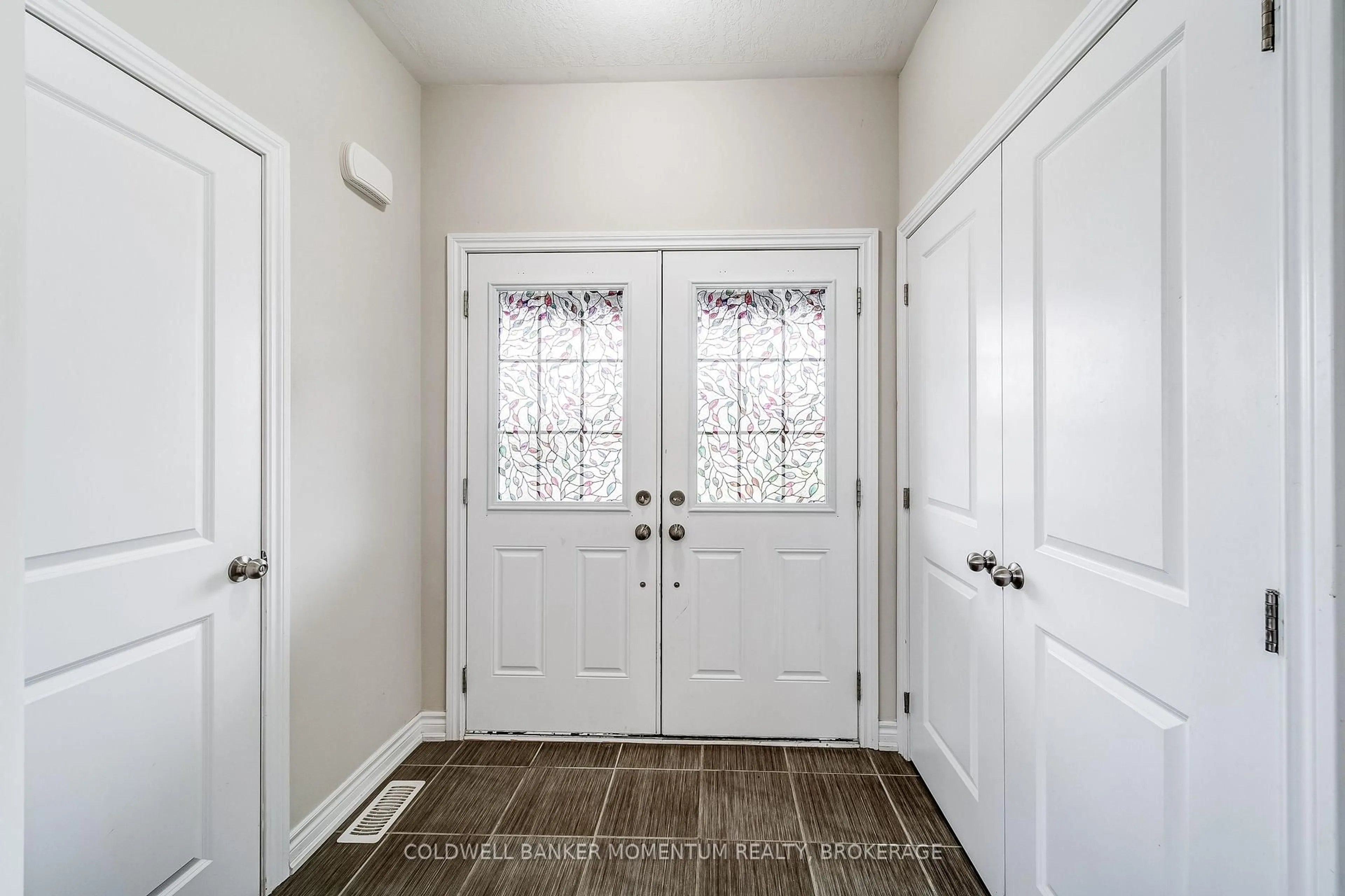 Indoor entryway for 139 Isabella Dr, Orillia Ontario L3V 8K7