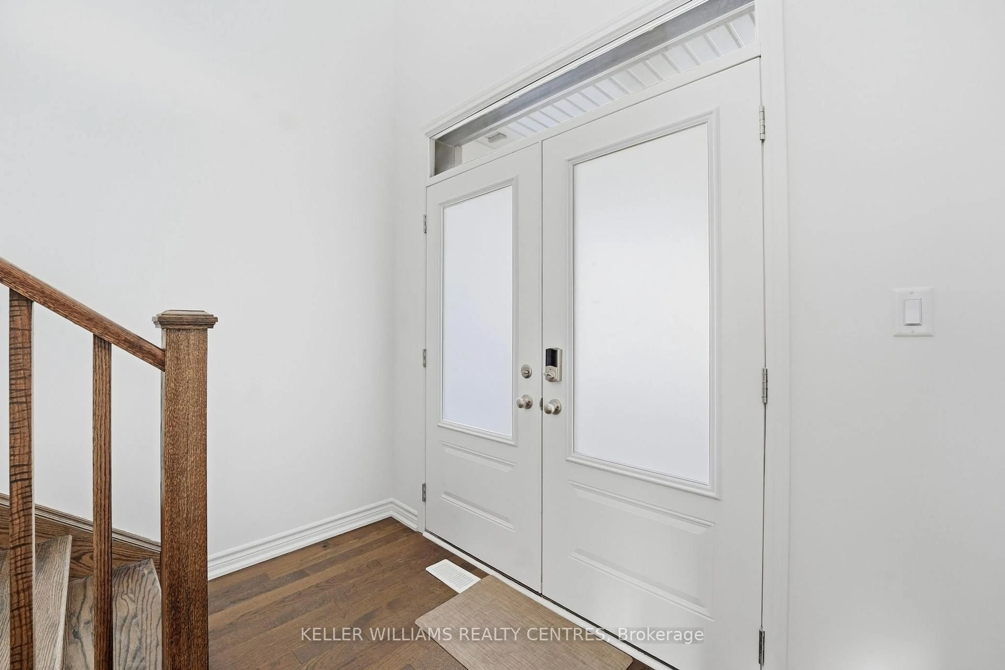 Indoor entryway for 45 McBride Tr, Barrie Ontario L9J 0Y8